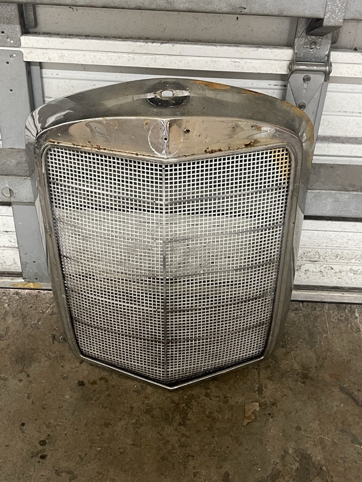 1955 - 1959 Mercedes-Benz W180 220s Front Chrome Grill 1955 - 1959 Mercedes-Benz W180 220s Front Chrome Grill