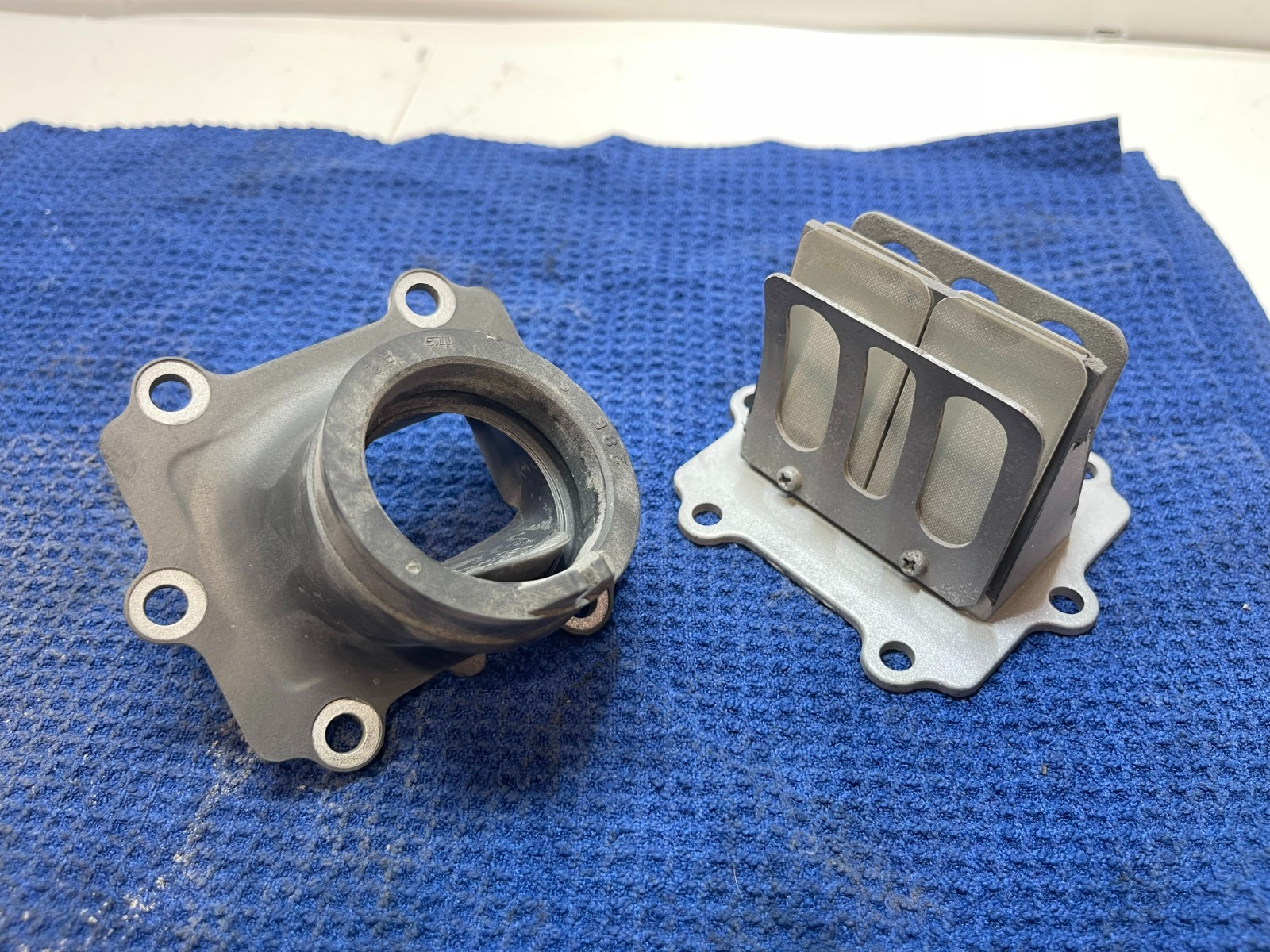 1997 93-98 SUZUKI RMX 250 RMX250 OEM REED CAGE W/ INTAKE MANIFOLD OEM RMX 250