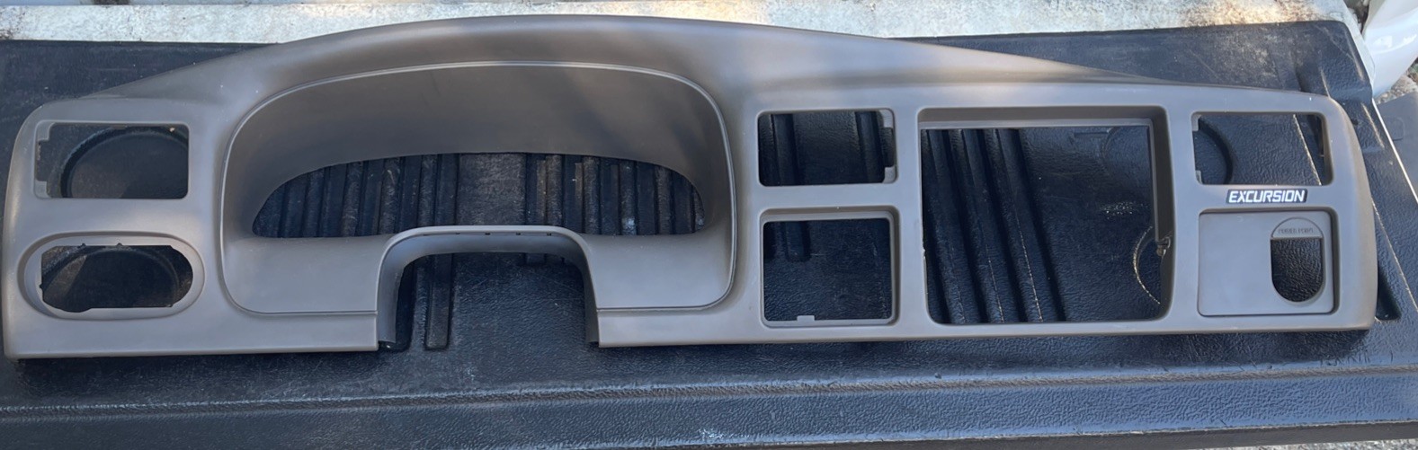 2000-2005 Ford Excursion Dash Bezel Instrument Cluster Radio Trim Brown/Dk Tan 