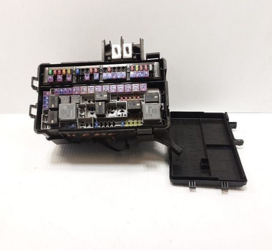 2017-2019 Ford F250SD F350SD Fuse Box Engine 6.7L (diesel) OEM