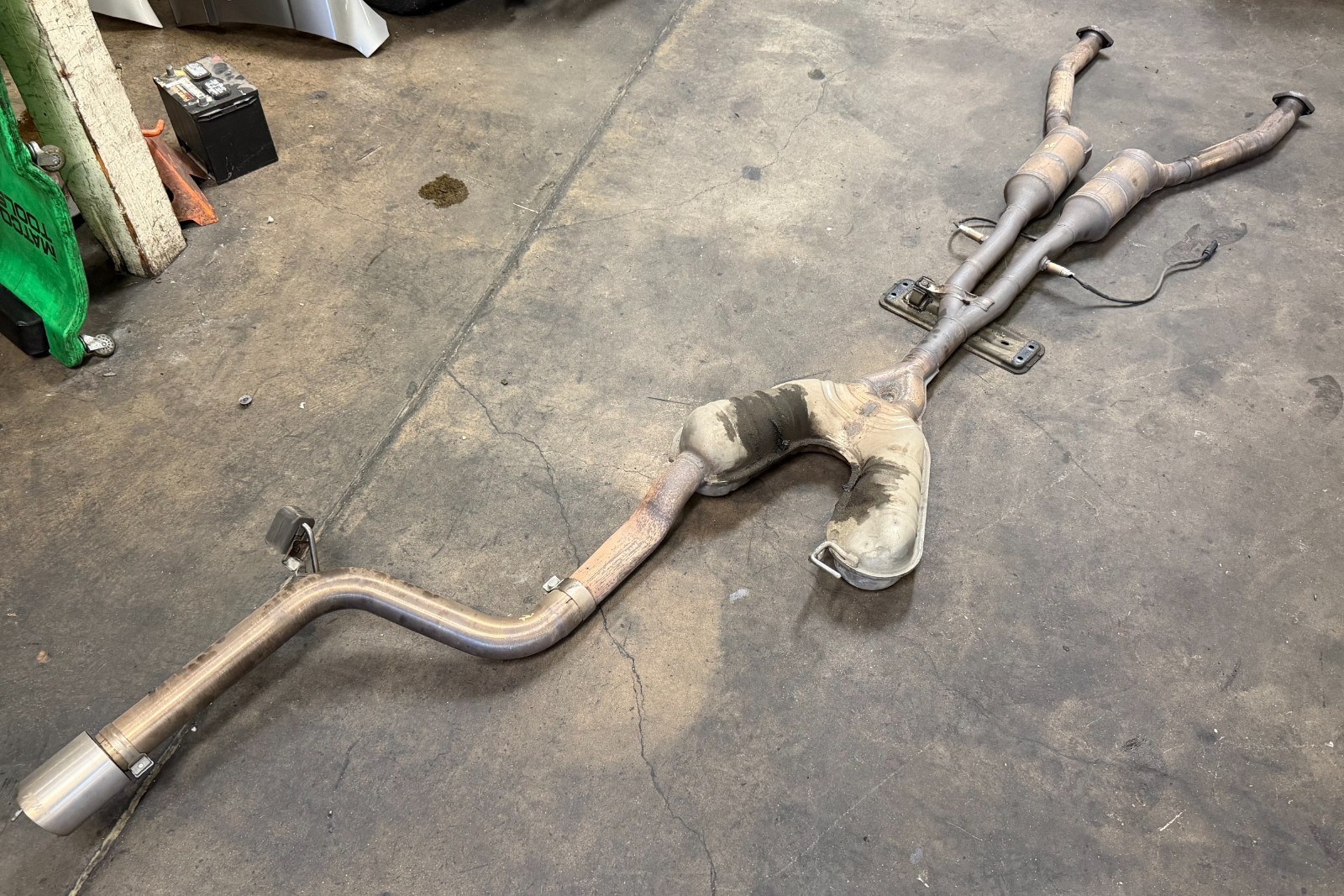 1999-03 BMW E39 540i EXHAUST MUFFLER MID SECTION 1716491