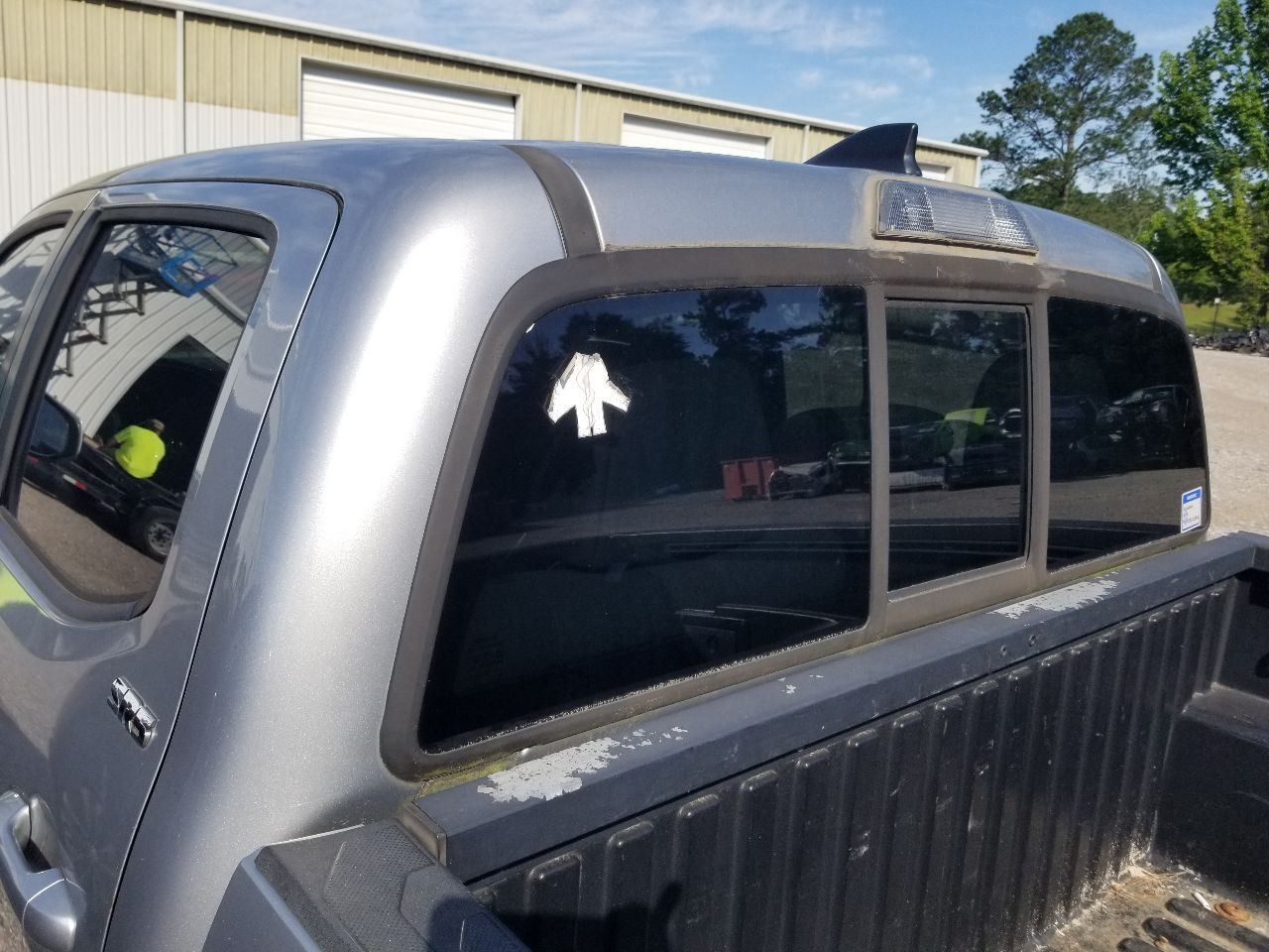 17 TOYOTA TACOMA SR5 REAR BACK GLASS WITH MANUAL SLIDING LOCAL PICKUP ONLY