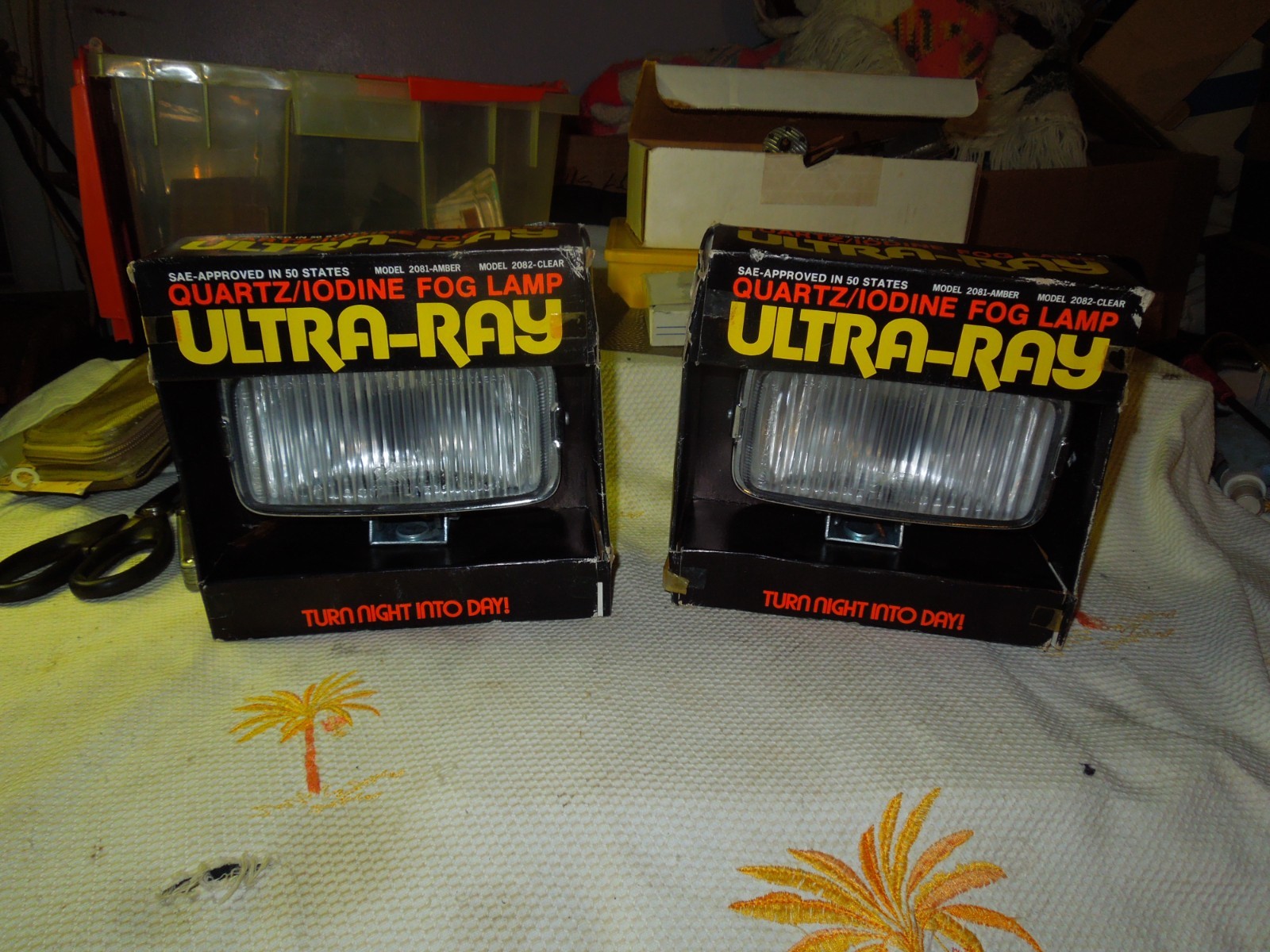 PAIR NOS VINTAGE STARLITE ULTRA-RAY FOG LIGHTS MODEL 2082 CLEAR QUARTZ 2 BOXES