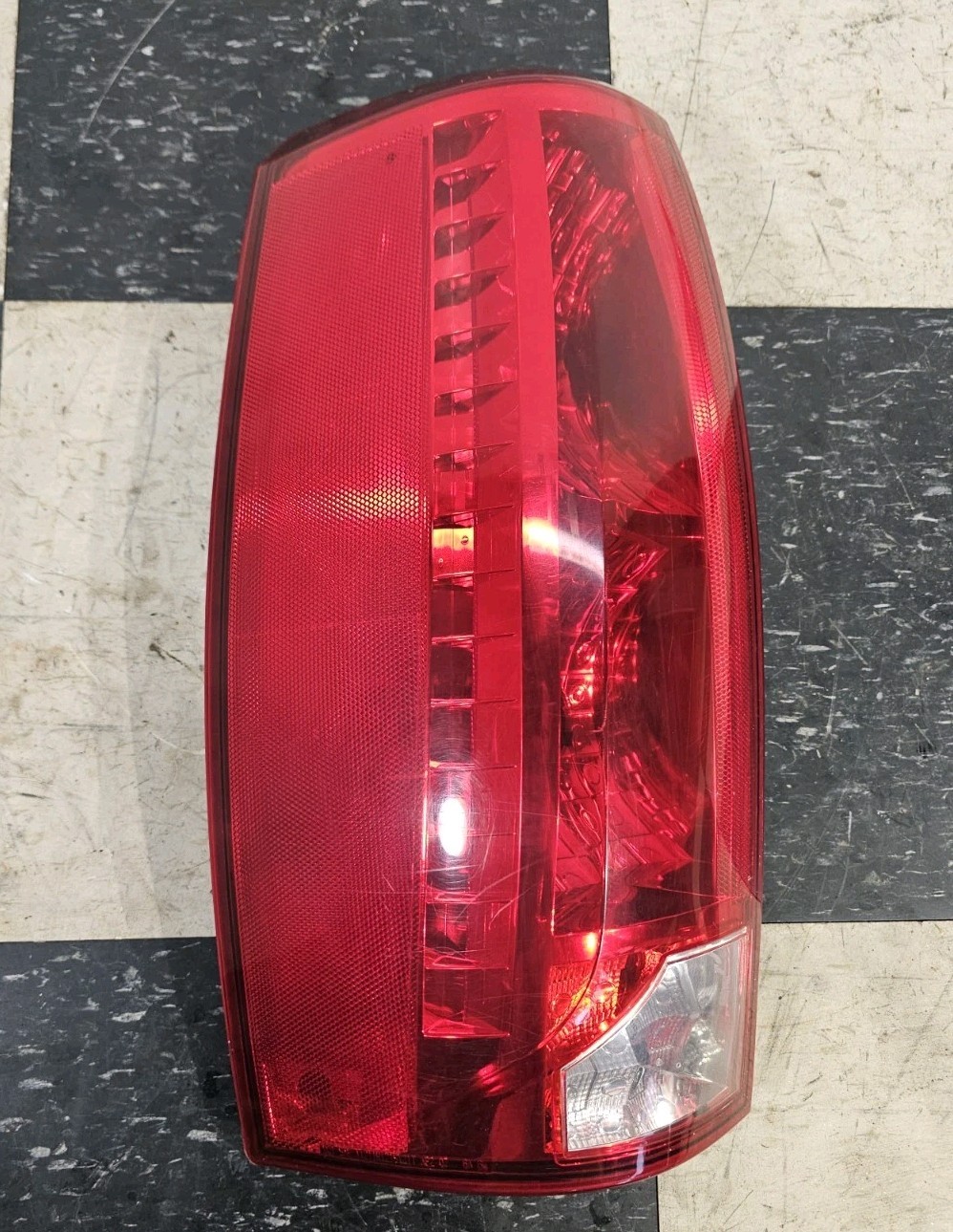 07-13 Cadillac Escalade EXT LH Left Driver Side Taillight Tail Light Lamp OEM