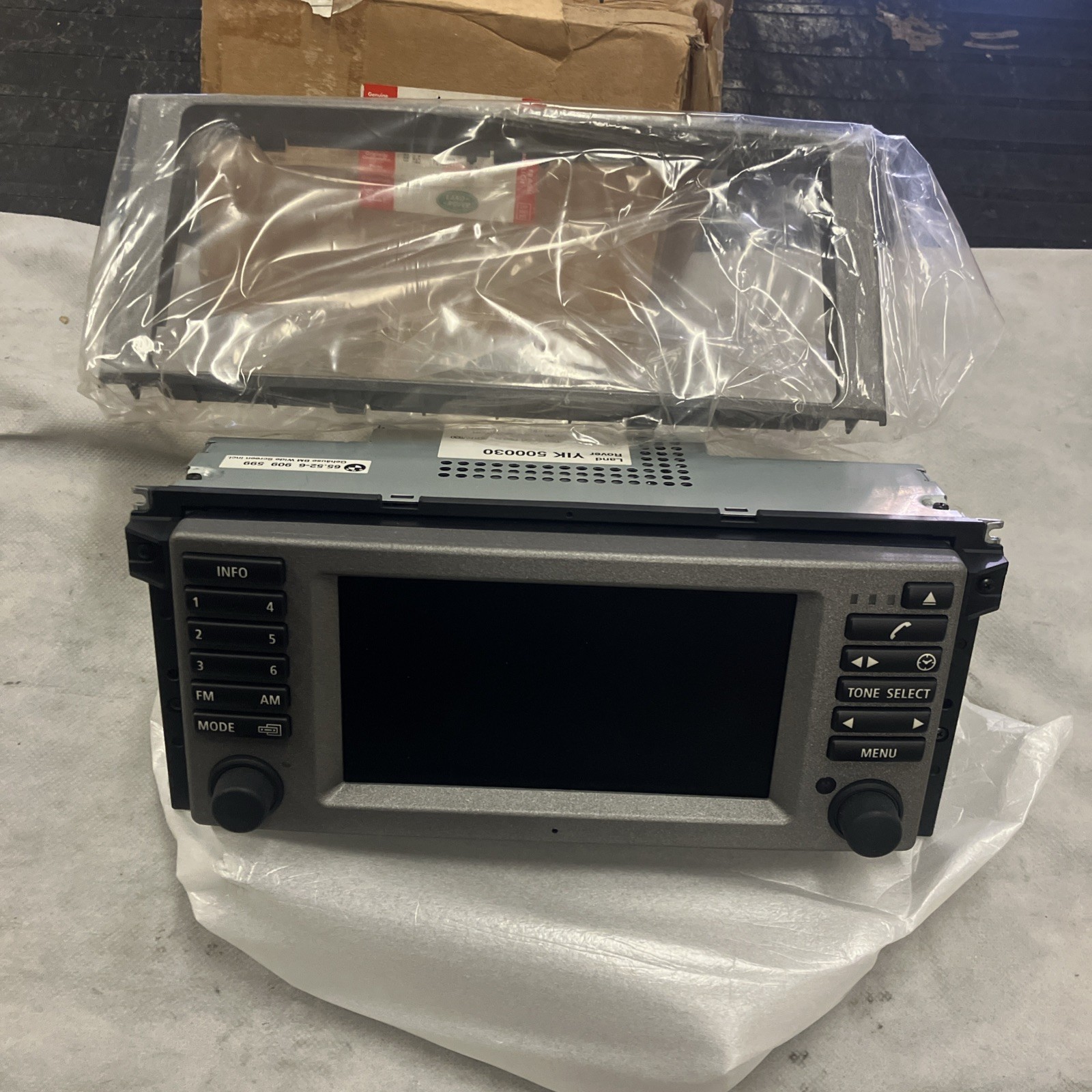YIK500030 2003-2004 Range Rover L322 Navigator Display Genuine New 