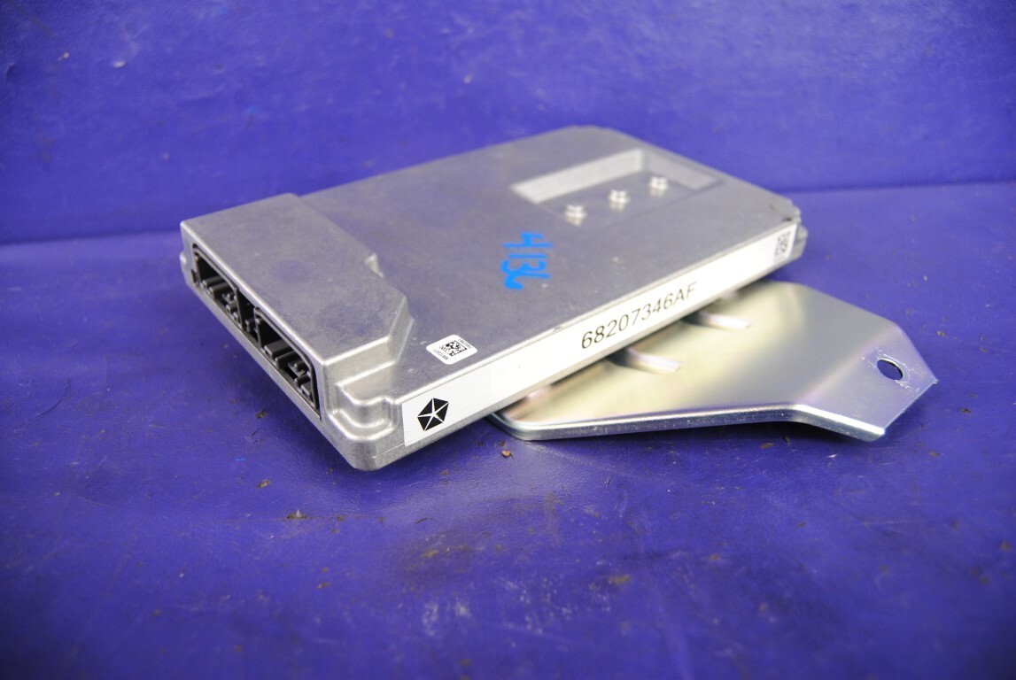 15-22 Jeep Grand Cherokee Audio Sound System 825 Watt AMP Amplifier Module OEM