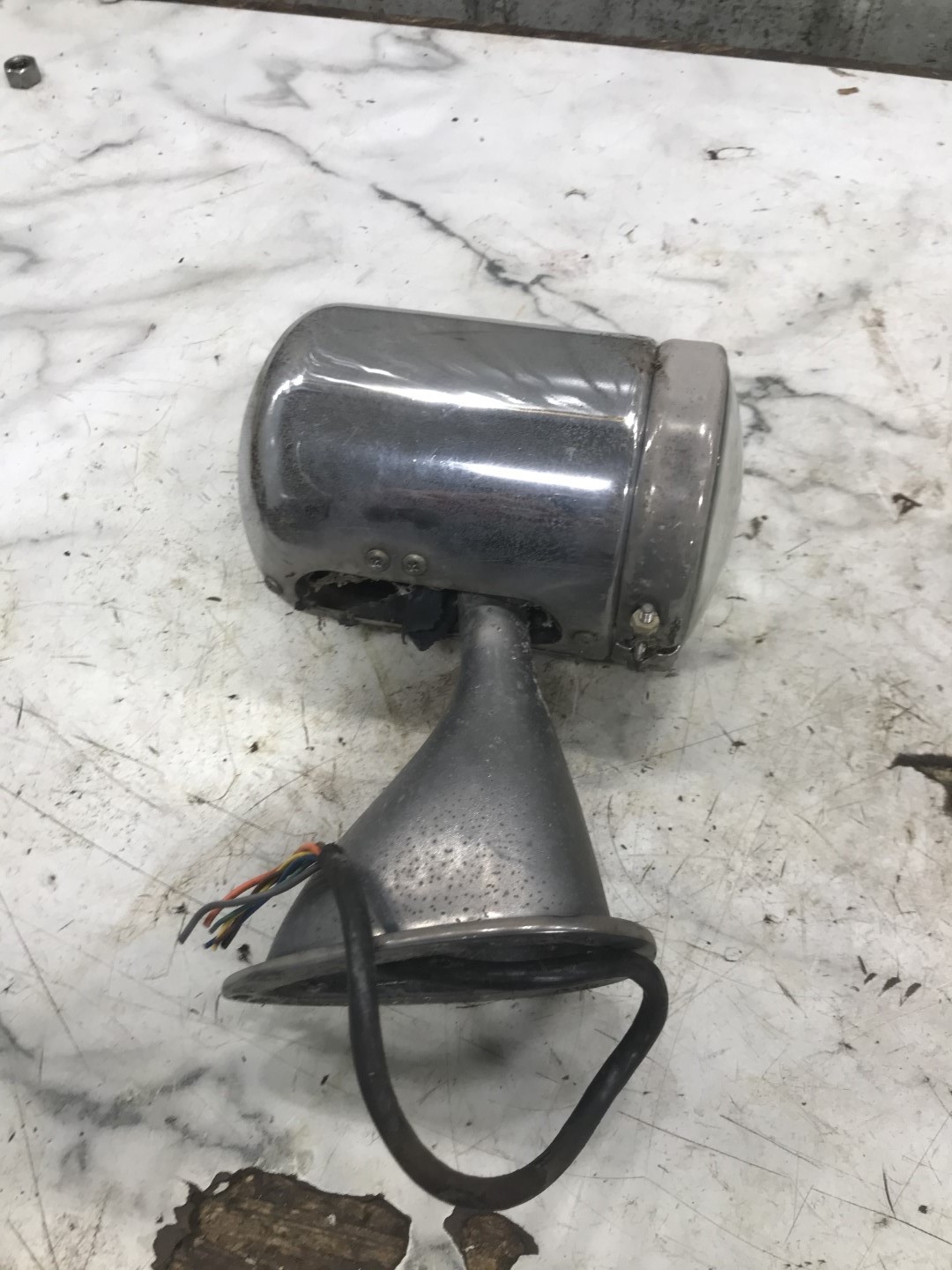 Cruisers Yachts Ultra Vee 336 Boat Ray-Line Marine search spot light Searchlight