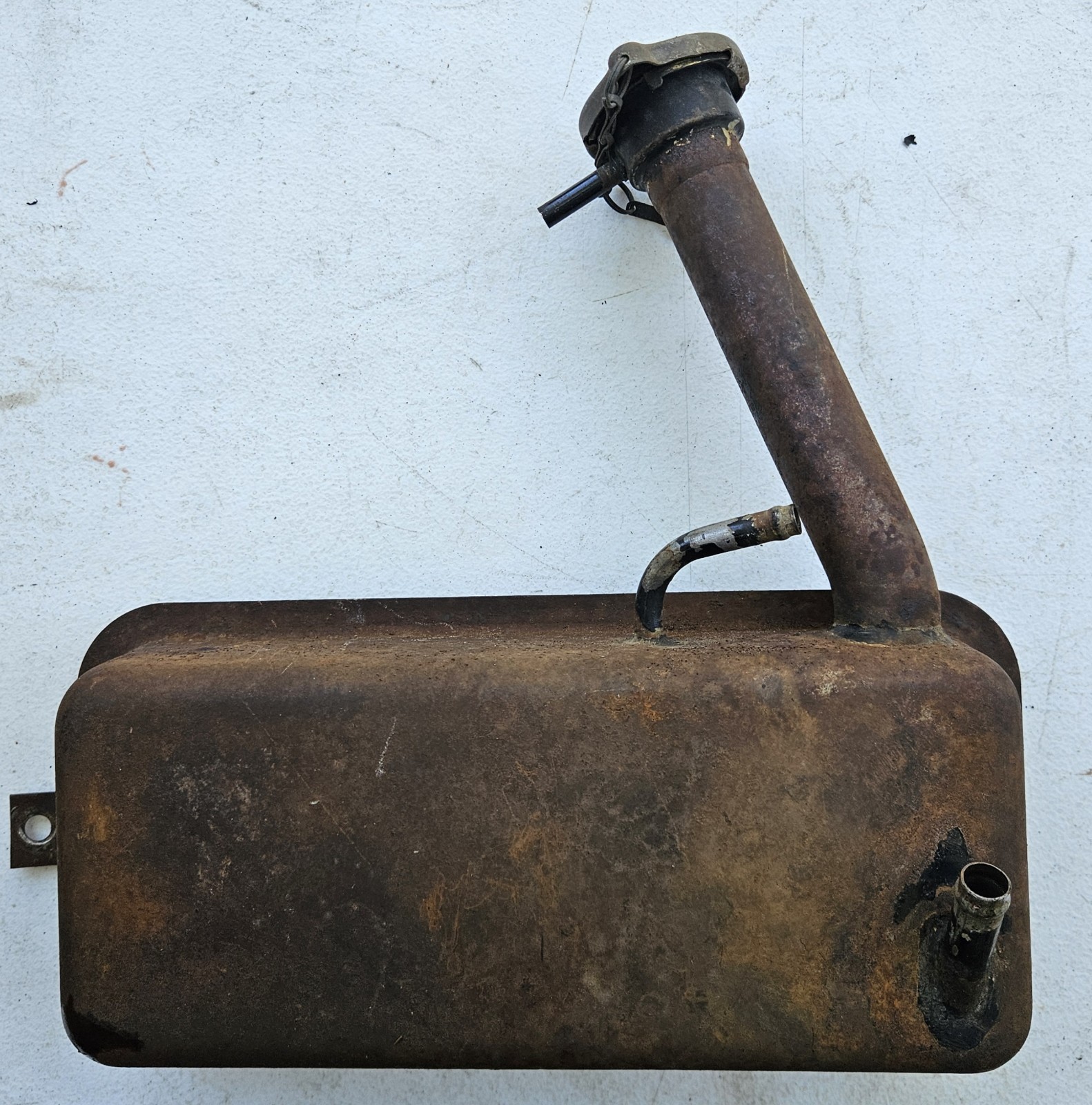 1981-1991 Jaguar XJS HE OEM Coolant Reservoir, With Cap 5.3L V12 1981-1991 Jaguar XJS HE OEM Coolant Reservoir, With Cap 5.3L V12