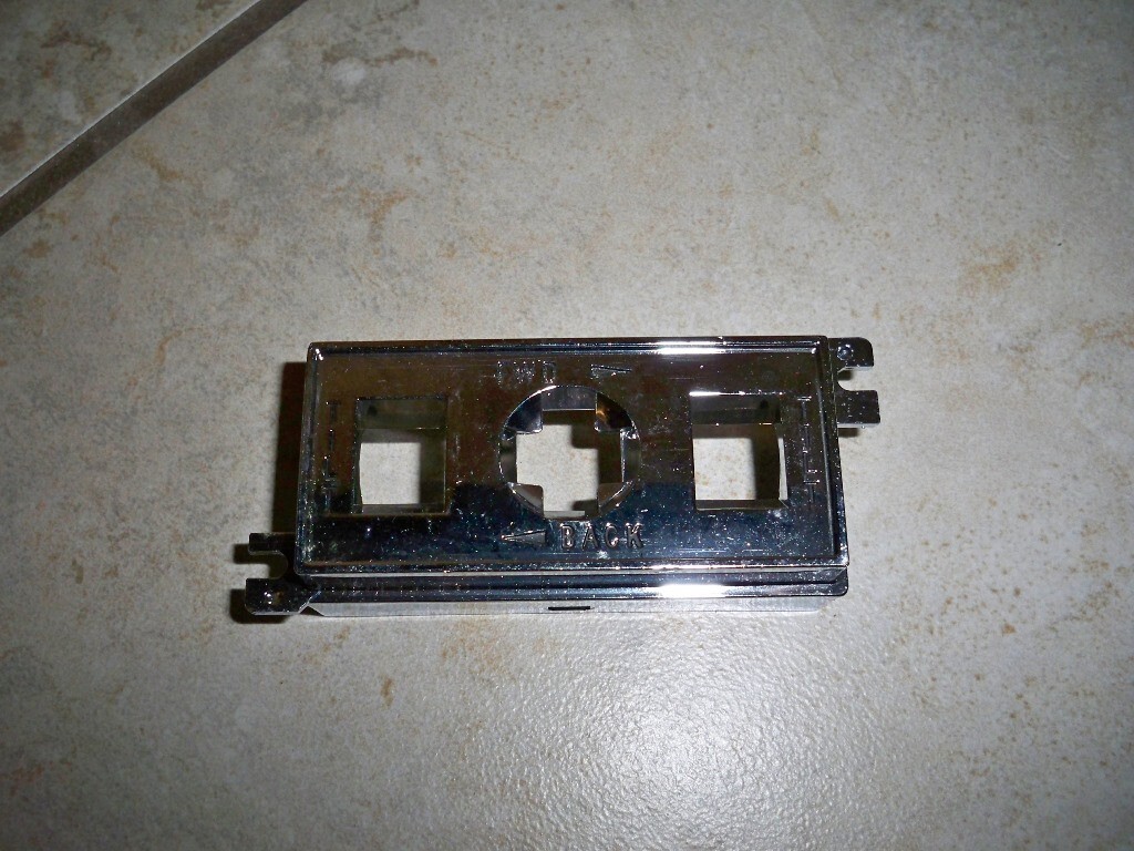 BUICK 78-82; RIVIERA, 79-82; ELECTRA; 6 WAY POWER SEAT SWITCH PLATE GM 20100867