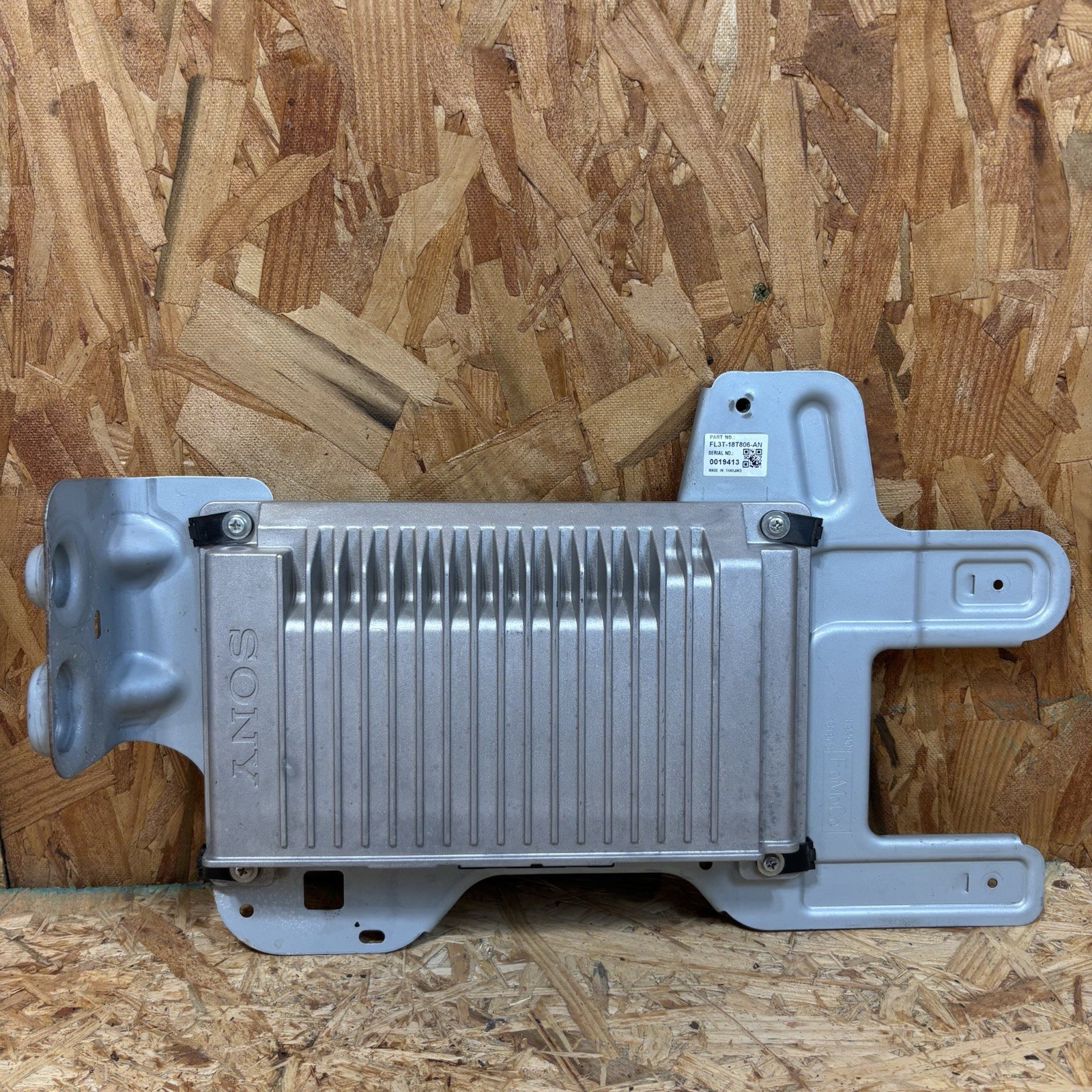 2017-19 FORD F350 SD Sony Amplifier OEM DS7T-18B849-AZ w/Bracket FL3T-18T806-AN