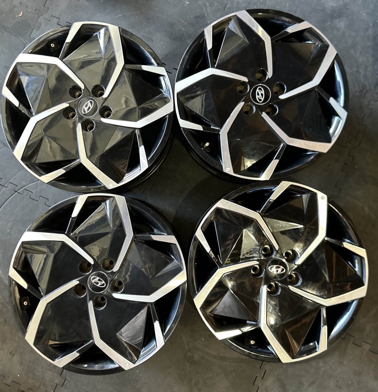 Hyundai Ioniq 5 2022 2023 70723 95307 OEM wheel Set 19 x 7.5 CNC Gloss Black