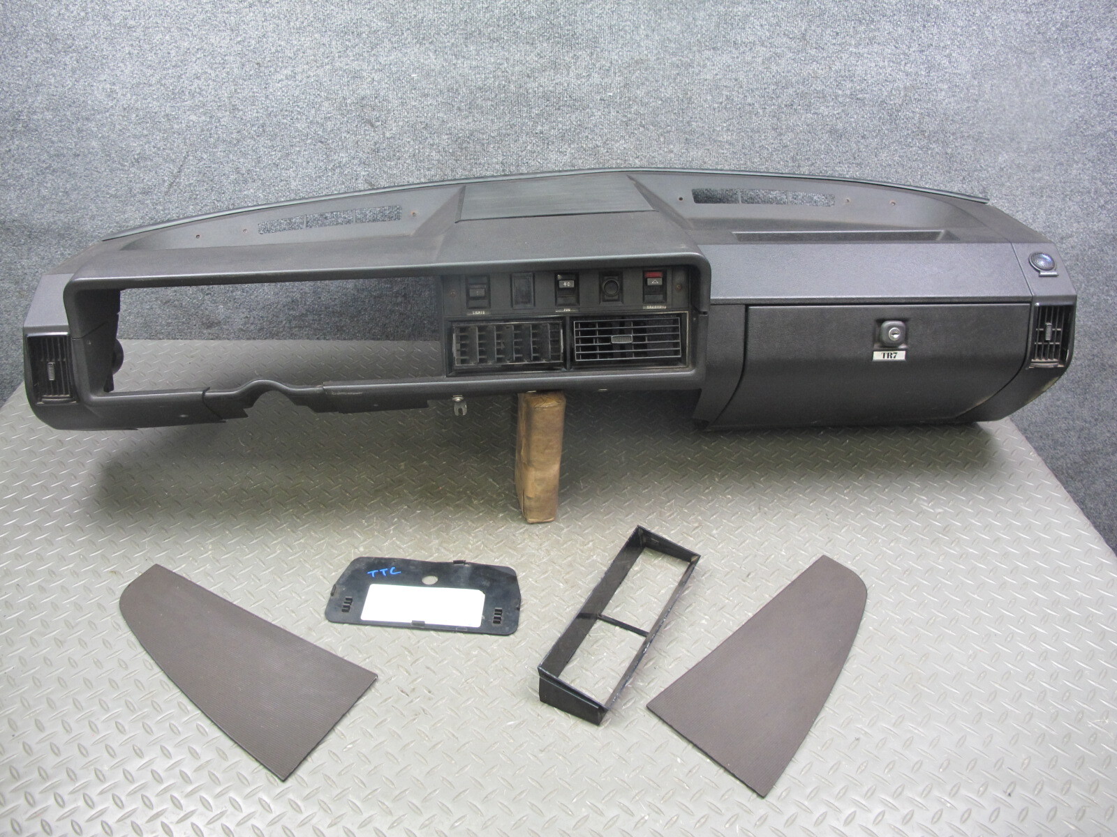🥇75-82 TRIUMPH TR7 DASHBOARD DASH INSTRUMENT PANEL COVER OEM