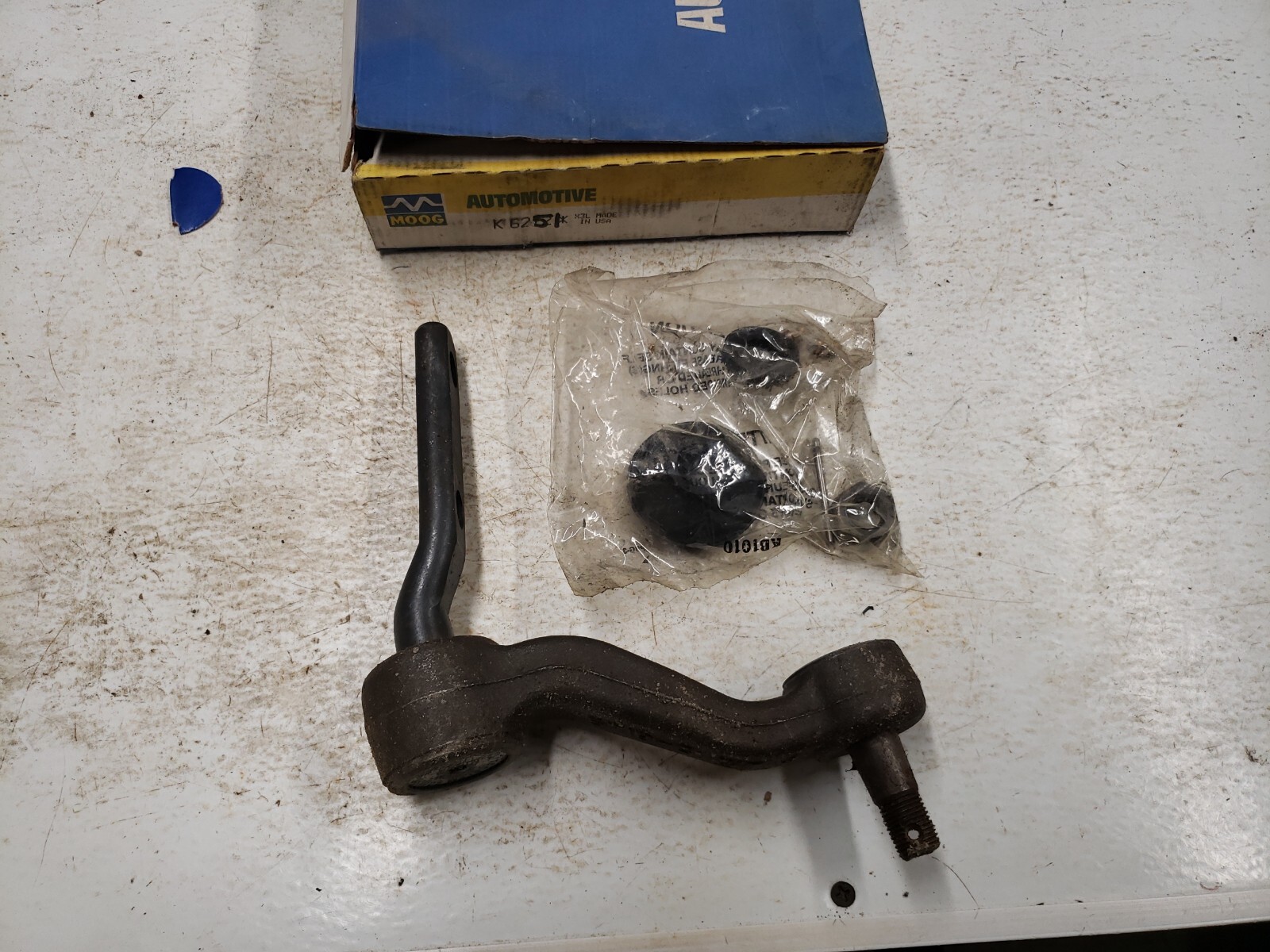 1979-1983 Buick Oldsmobile, 1979-1984 Cadillac idler arm kit MOOG K-6212
