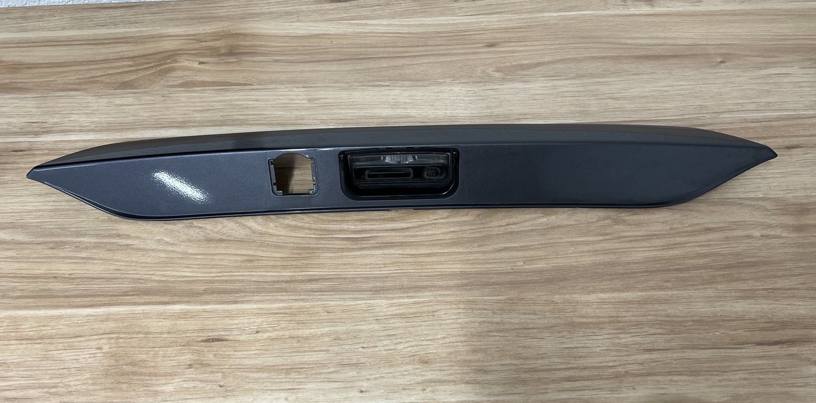 2017-2019 Honda CR-V Rear Licence Plate Trim With Tailgate Handle OEM 2017-2019 Honda CR-V Rear Licence Plate Trim With Tailgate Handle OEM