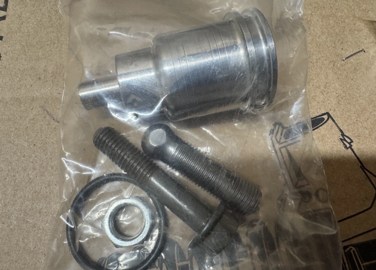 Genuine OEM Volvo D13 injector steel sleeve kit 3+3 pumping 85023418 Genuine OEM Volvo D13 injector steel sleeve kit 3+3 pumping 85023418
