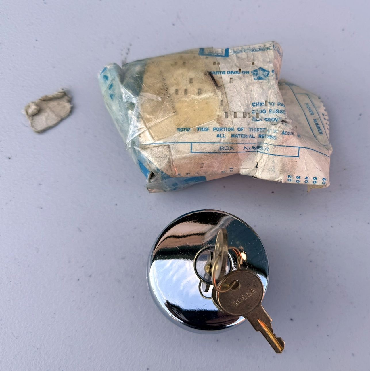 NOS MoPar 1967-70 B Body Locking Gas Cap w/ Keys Satellite Coronet C Body 300