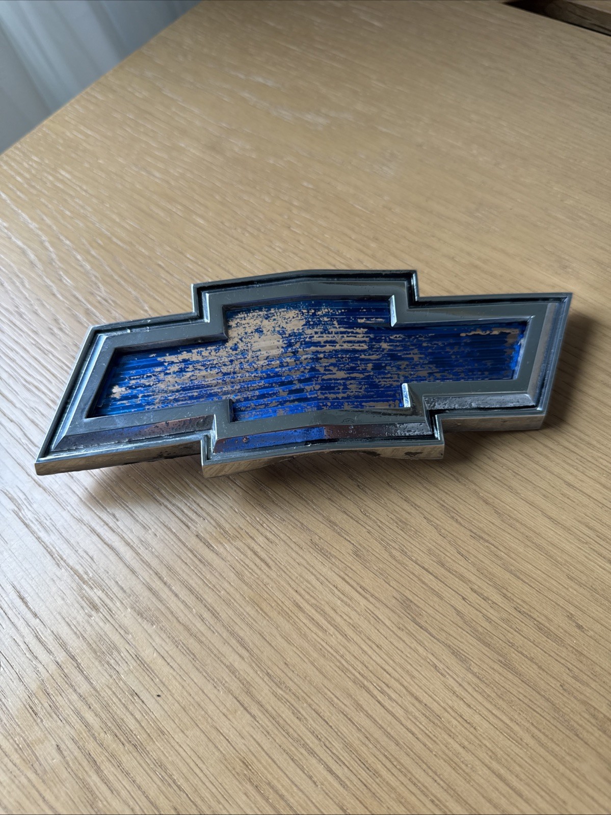 1973 - 1976 CHEVROLET TRUCK GRILLE BLUE BOWTIE EMBLEM GM 672810 715626 OEM