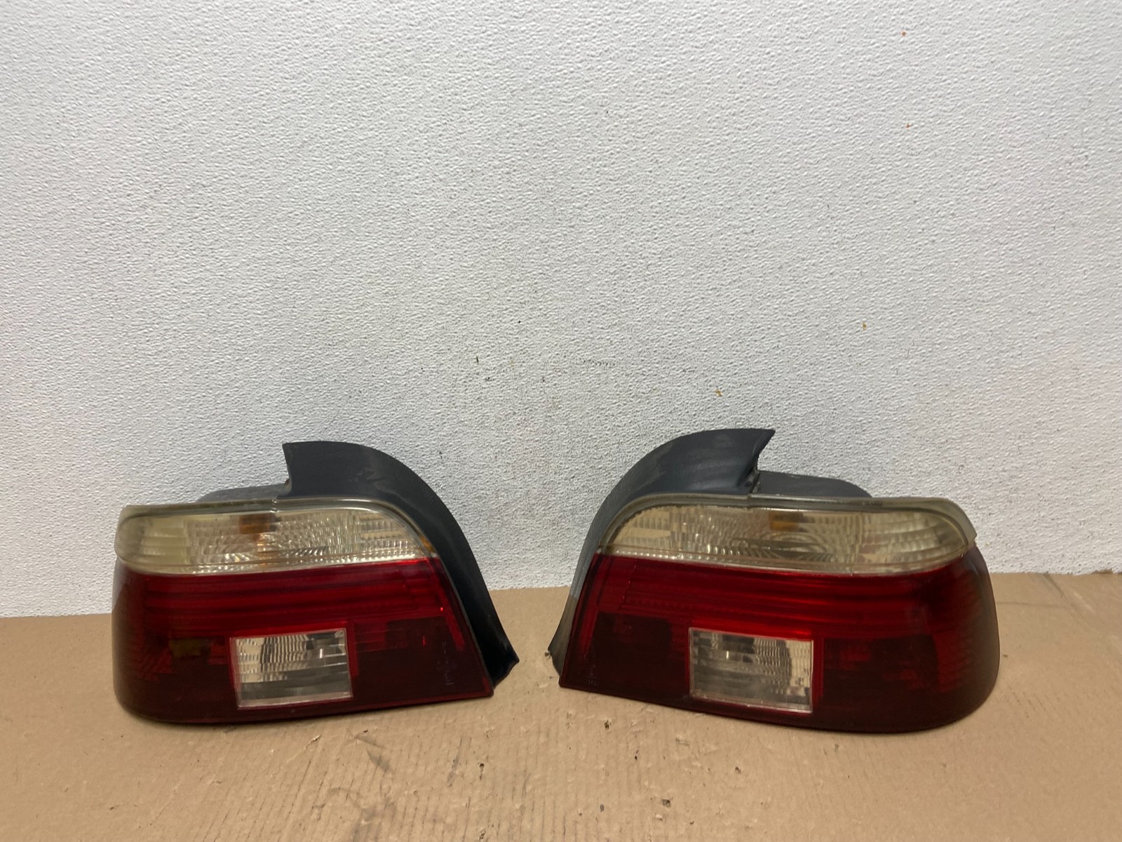 2001- 2003 BMW 5 Series E39 530i Left+Right Set Side Tail Lights AE7332 DW