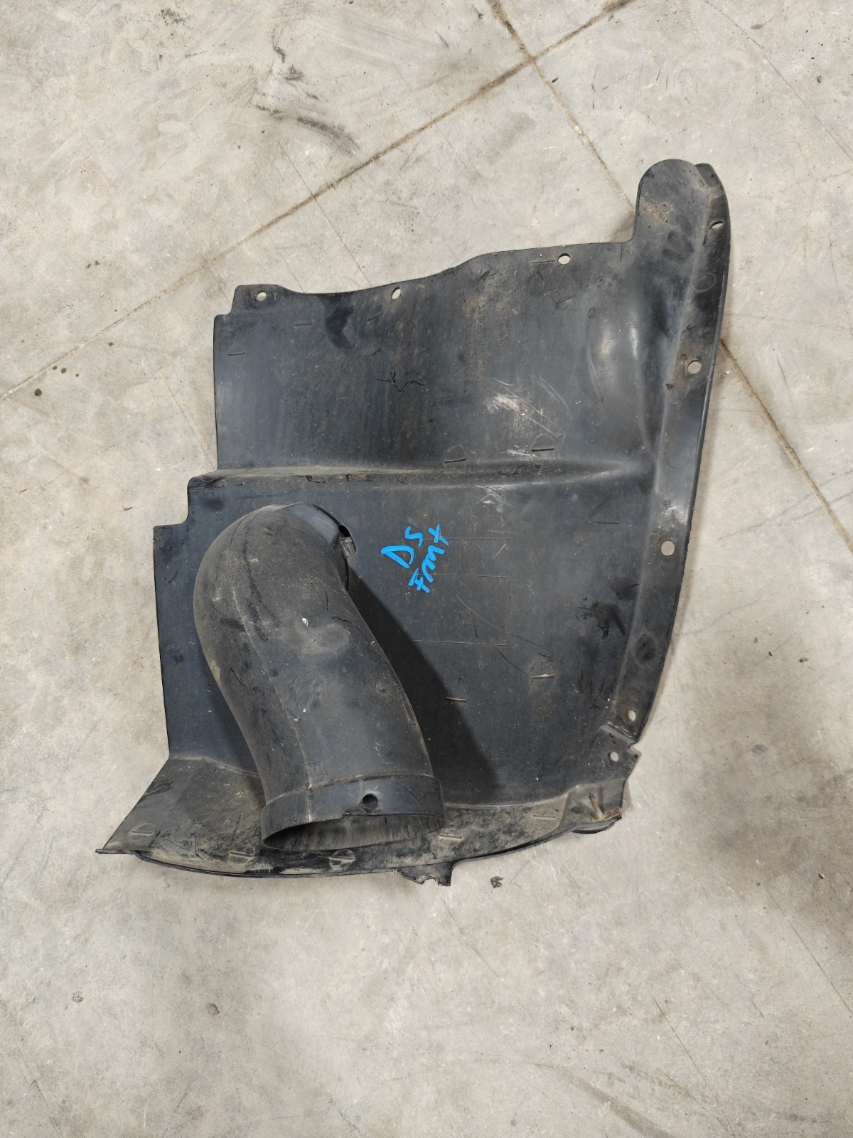 05-13 CORVETTE C6 FRONT LEFT FORWARD WHEELHOUSE LINER & BRAKE DUCT OEM DAMAGED
