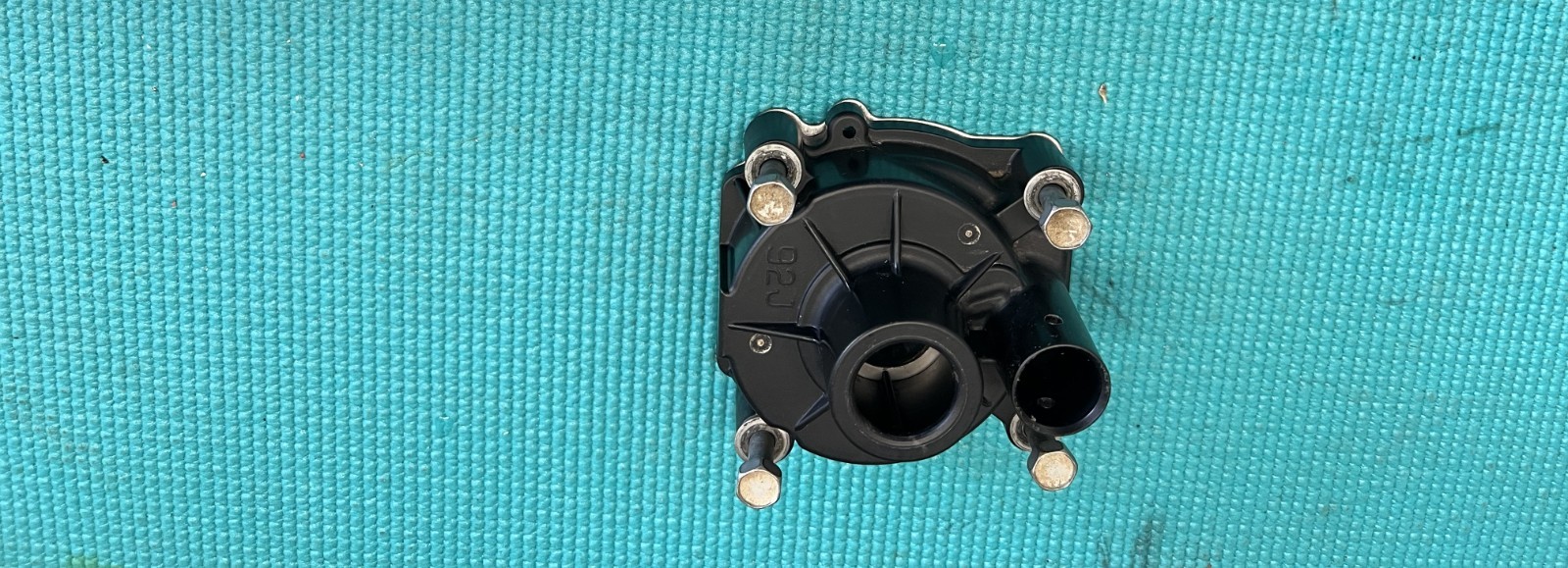 Suzuki DF-140 hp outboard impeller housing