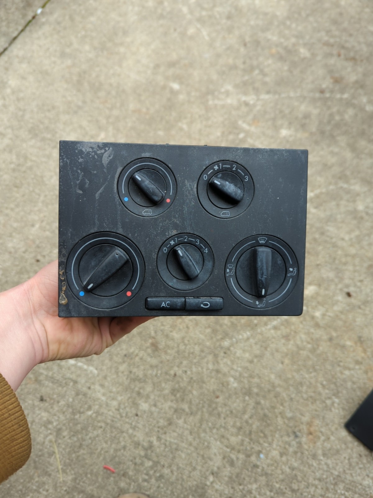 7D1820045E HEATING CONTROL UNIT WITH AC VW Eurovan Camper 2002 7D1820045E HEATING CONTROL UNIT WITH AC VW Eurovan Camper 2002