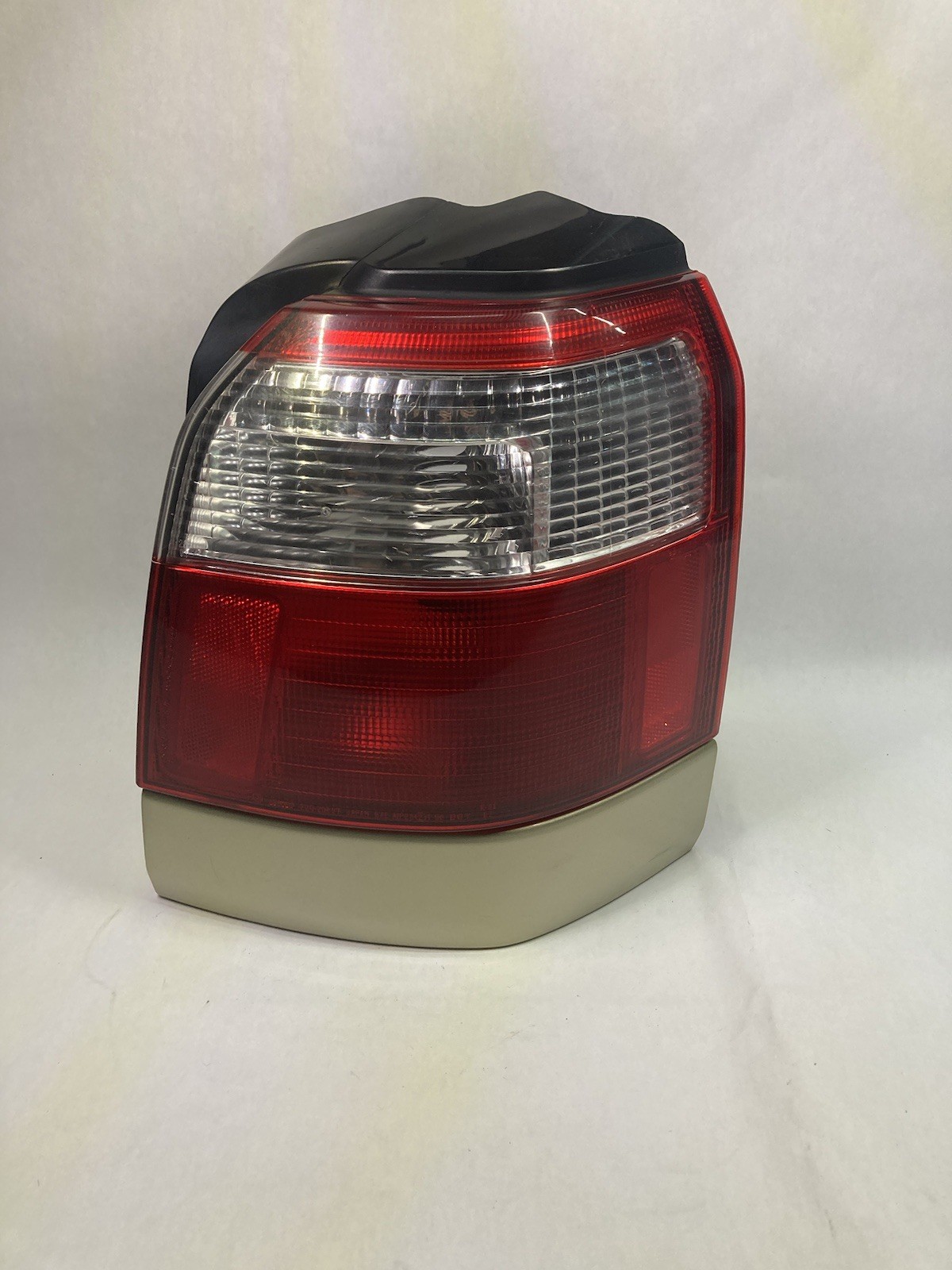 2001-2002 Subaru Forester RH Passenger Side Tail Light Assembly - Used Oem 2001-2002 Subaru Forester RH Passenger Side Tail Light Assembly - Used Oem