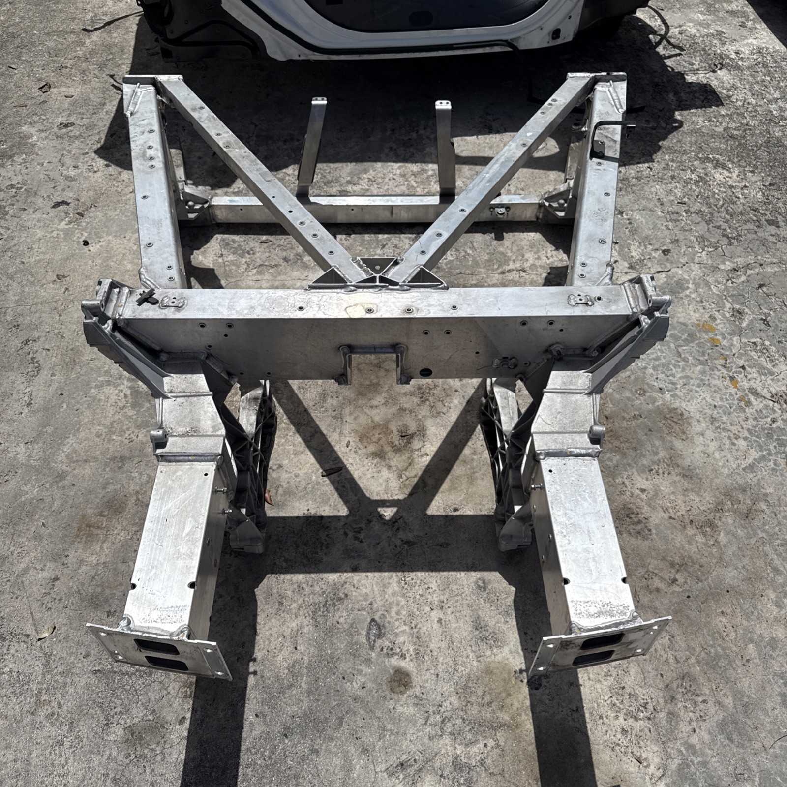 2016-2021 MCLAREN 570S OEM REAR SUBFRAME ENGINE CRADLE CROSSMEMBER SUPPORT 2016-2021 MCLAREN 570S OEM REAR SUBFRAME ENGINE CRADLE CROSSMEMBER SUPPORT