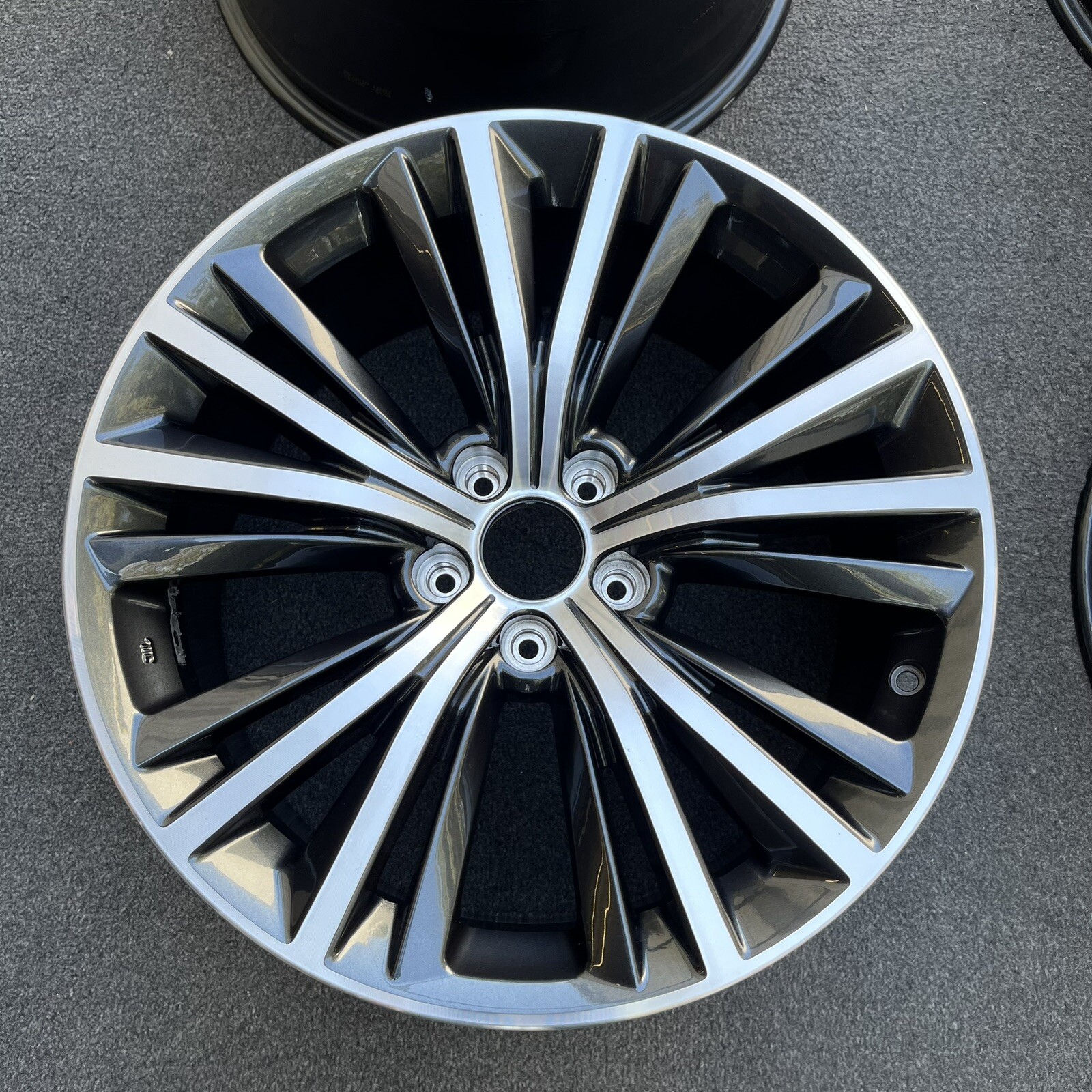 SINGLE 19 INCH WHEEL/RIM INFINITI Q60 2017-2022 OEM CHARCOAL MACHINED 73793
