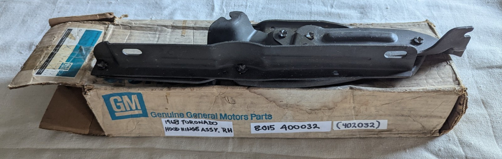 NEW OLD STOCK NOS RH HOOD HINGE 1968 TORONADO 400032 402032 STILL NEW IN BOX