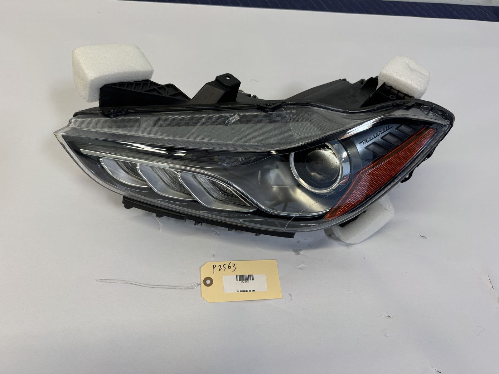 2014-2017 Maserati Ghibli Right Xenon HID Non-AFS Headlight OEM 670106274