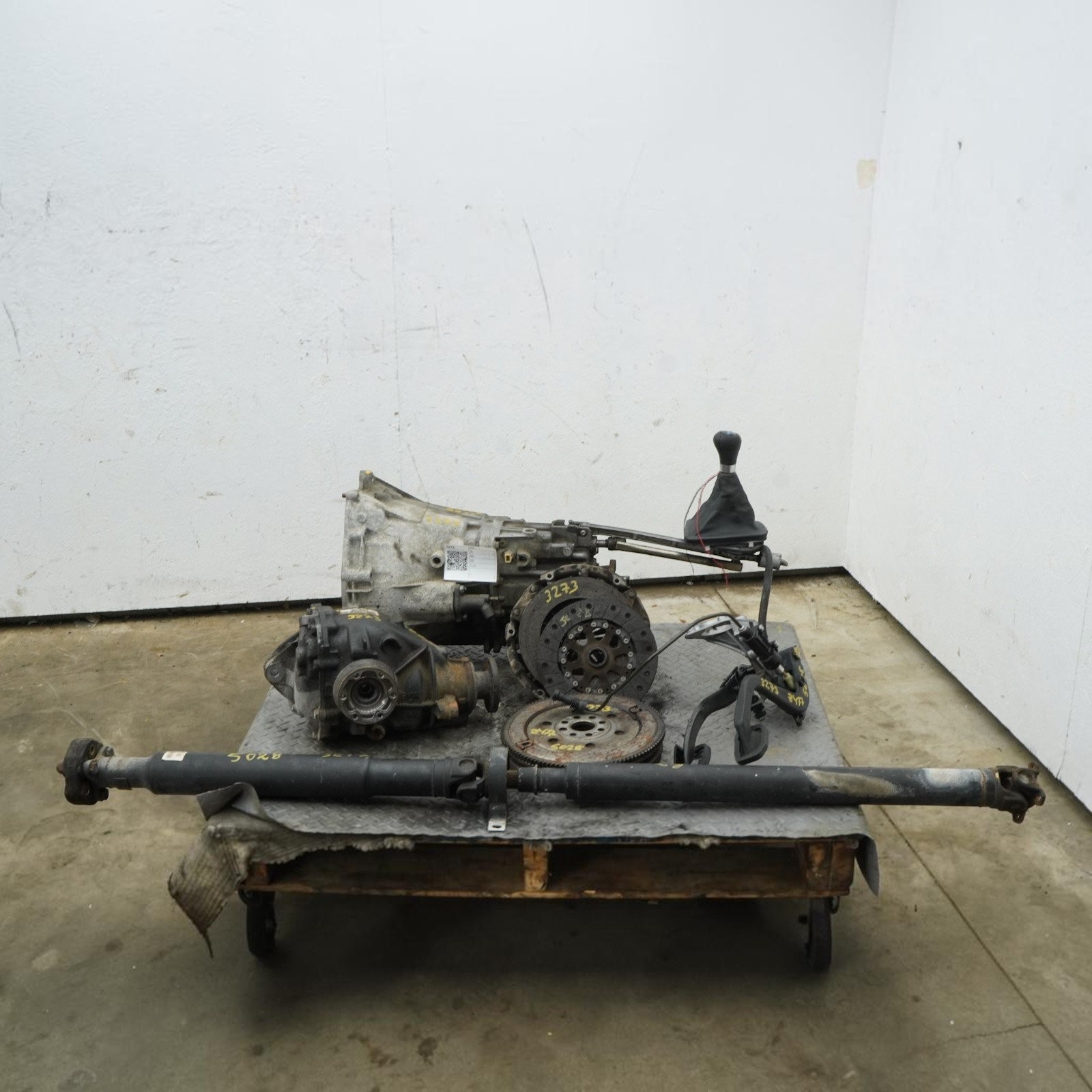 04-06 BMW 325 E46 RWD 5 Speed Manual Transmission DriveShaft Carrier SWAP Assy