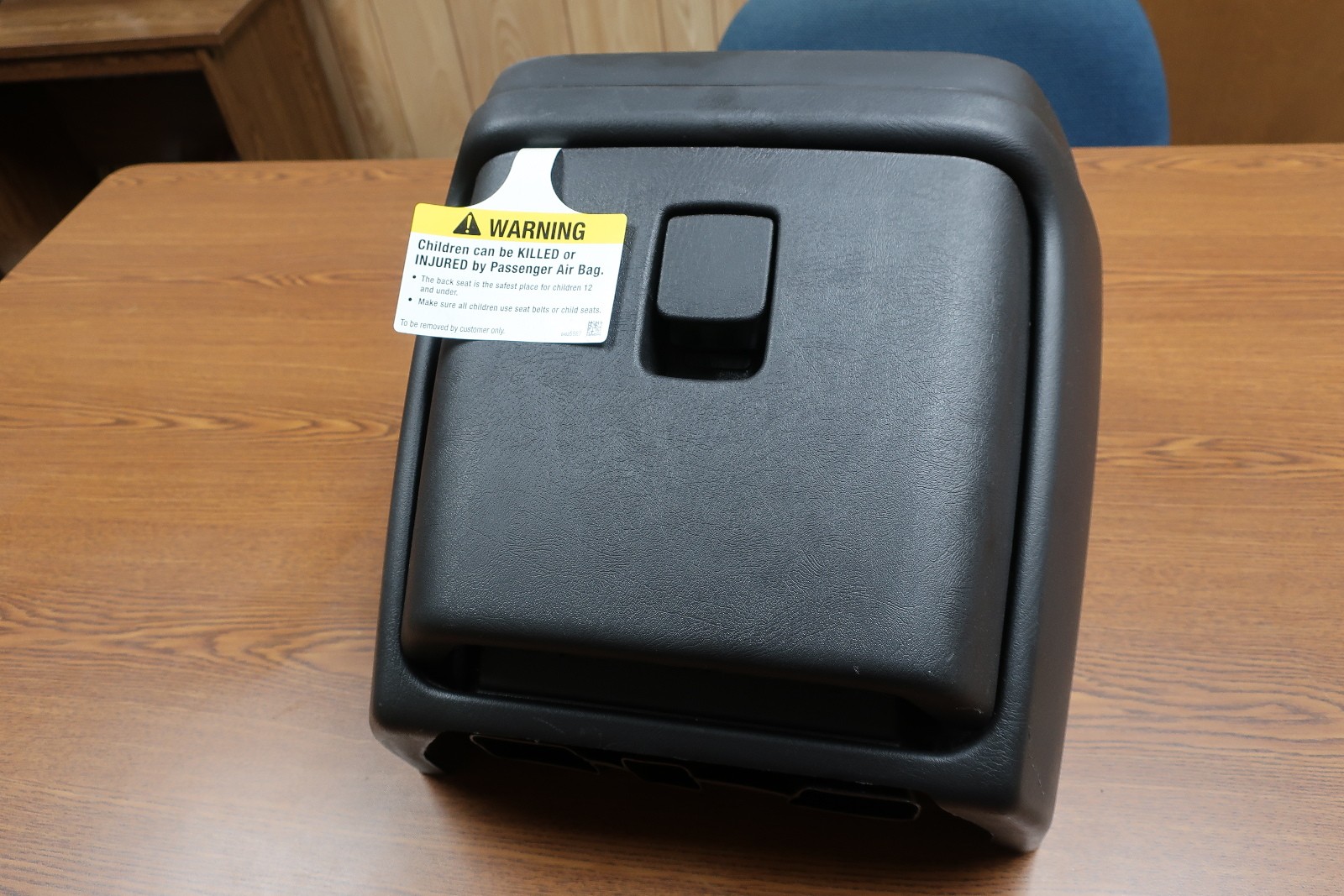 03-25 Chevy Express/GMC Savana Van Black Center Console Cup with Opening Door 03-25 Chevy Express/GMC Savana Van Black Center Console Cup with Opening Door