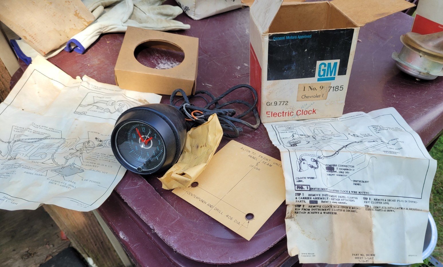 RARE 1967-1969 Camaro Firebird NOS GM Floor console Clock  electric 993581