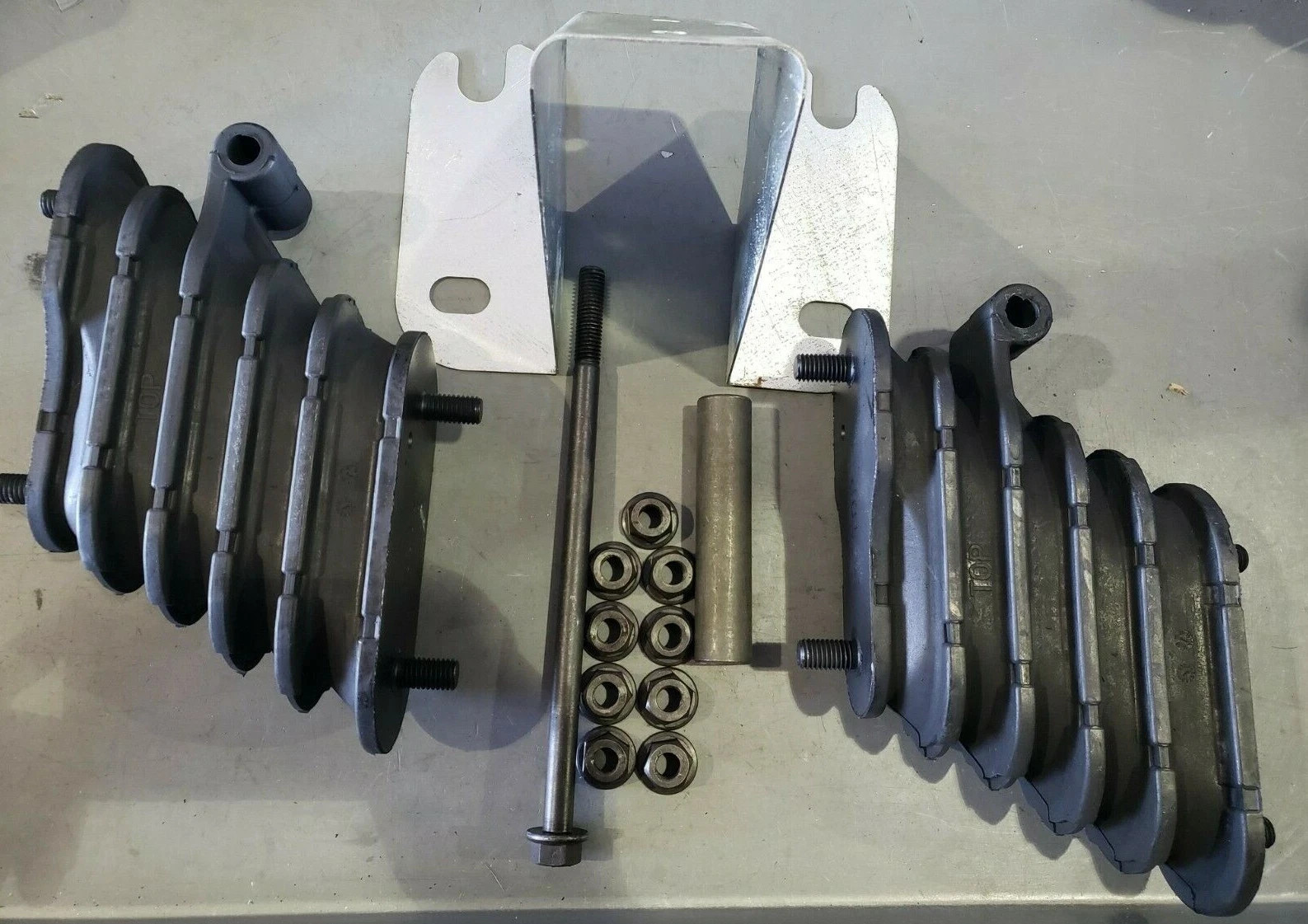One Pair Hendrickson Haulmaax 460 Bolster Springs Wear Plate 64179-048 64179-037 One Pair Hendrickson Haulmaax 460 Bolster Springs Wear Plate 64179-048 64179-037