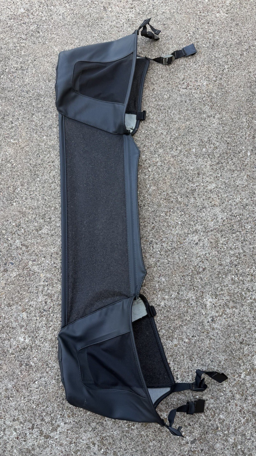 2003-2008 BMW E85 Z4 ROADSTER WIND DEFLECTOR SCREEN COVER 0150671 OEM 2003-2008 BMW E85 Z4 ROADSTER WIND DEFLECTOR SCREEN COVER 0150671 OEM