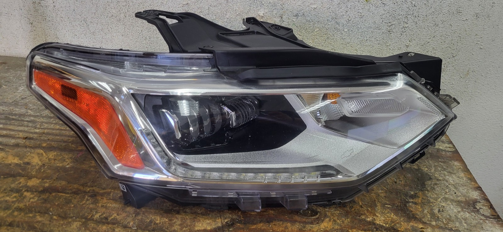 2018-2021 CHEVROLET TRAVERSE HEADLIGHT PASSENGER SIDE LED OEM *PN455