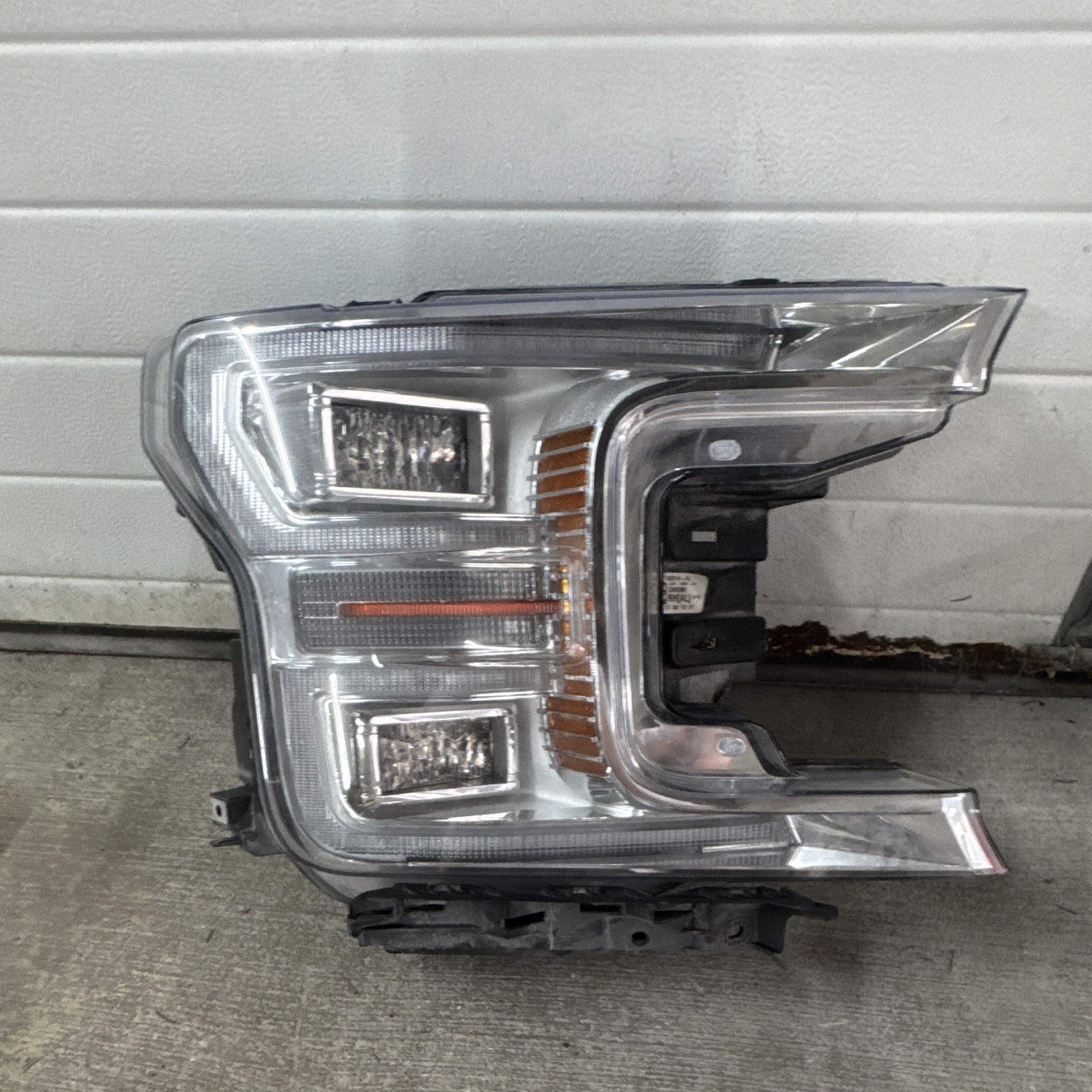 2018 Foreign Platinum, Led Headlight Oem Right Side In Like New Condition ￼￼