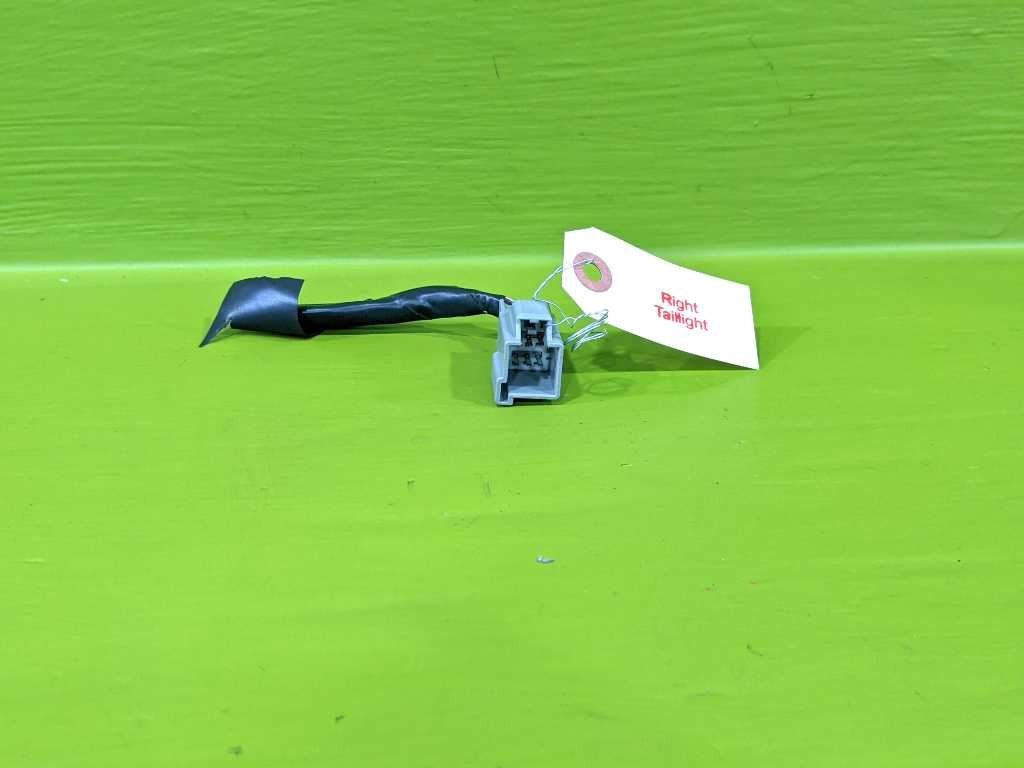 09 10 11 12 MKS PASSENGER RIGHT TAILLIGHT PIGTAIL WIRE OEM 3790-50