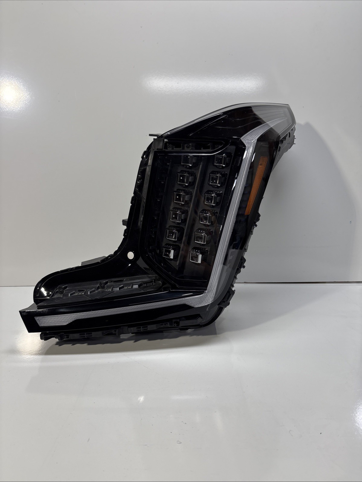 Nice 2024 2025 KIA EV9 PIXEL LED Left Headlight USED OEM COMPLETE Nice 2024 2025 KIA EV9 PIXEL LED Left Headlight USED OEM COMPLETE