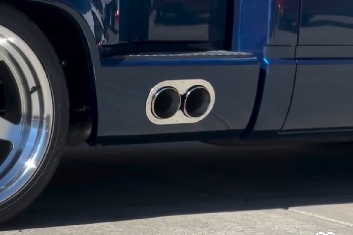 Dual 4” Exhaust Tips + Bezel 4.5”