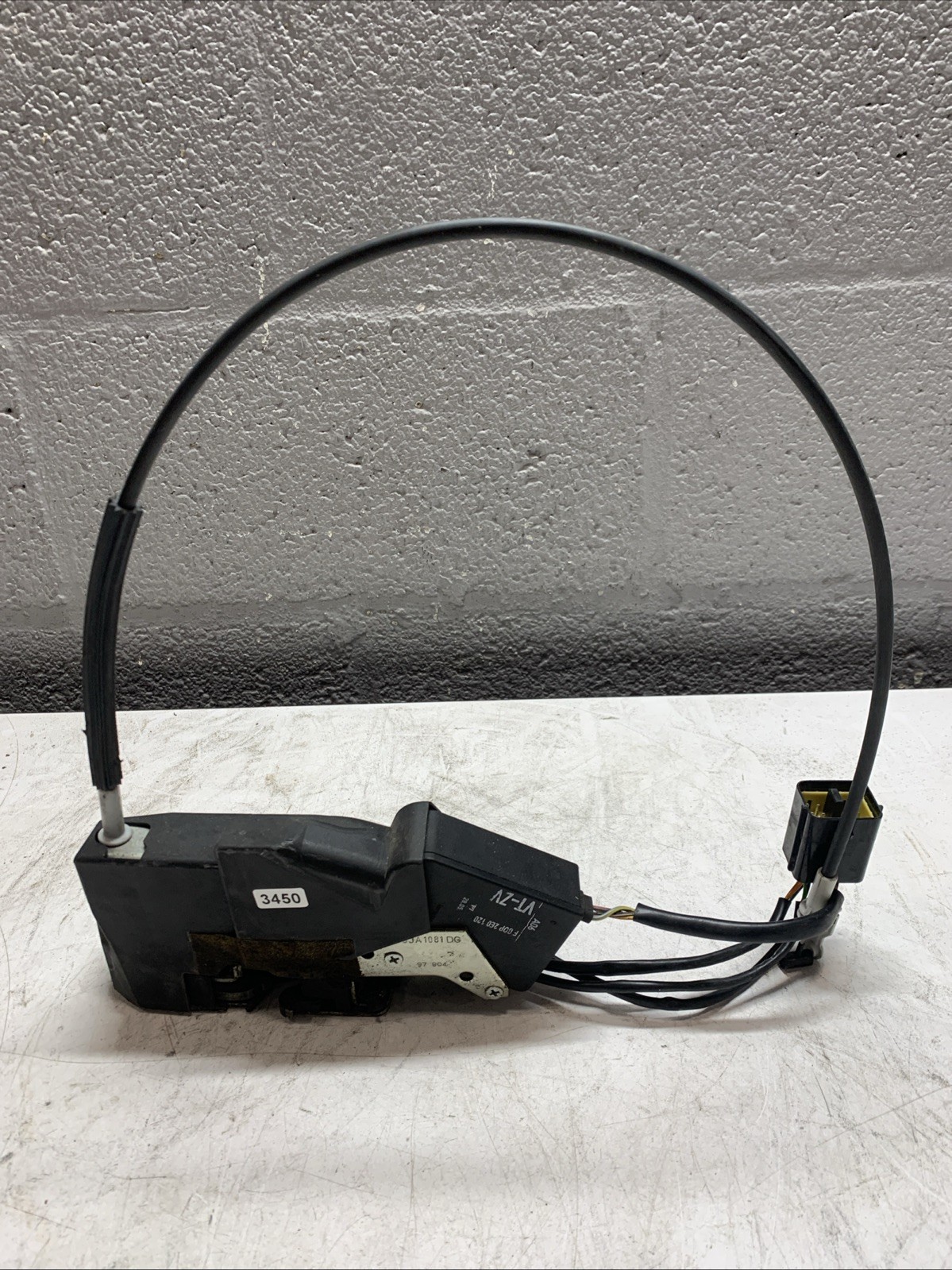 98-02 Jaguar XK8 XKR X100 Left Side Door Lock Latch Actuator GJA1081DG OEM 98-02 Jaguar XK8 XKR X100 Left Side Door Lock Latch Actuator GJA1081DG OEM