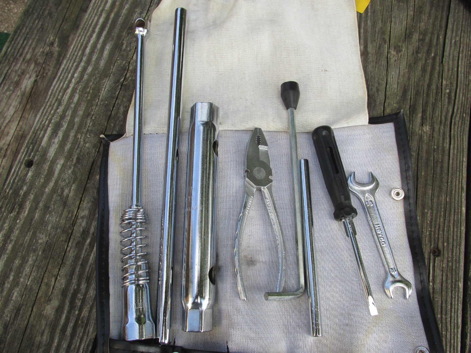 Porsche 924S 944 951 Turbo S2 Factory Tool Kit 1983 - 1991 OEM EXCELLENT Porsche 924S 944 951 Turbo S2 Factory Tool Kit 1983 - 1991 OEM EXCELLENT