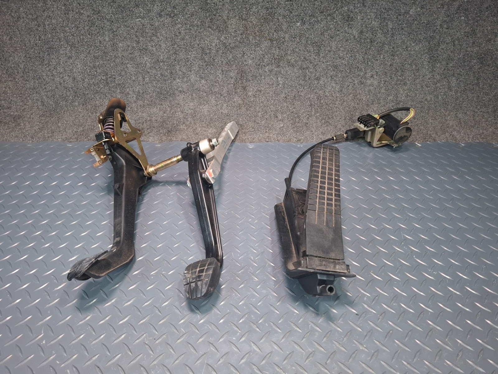 1999-2005 PORSCHE 911 CARRERA 996 M/T ACCELERATION GAS BRAKE CLUTCH PEDAL SET