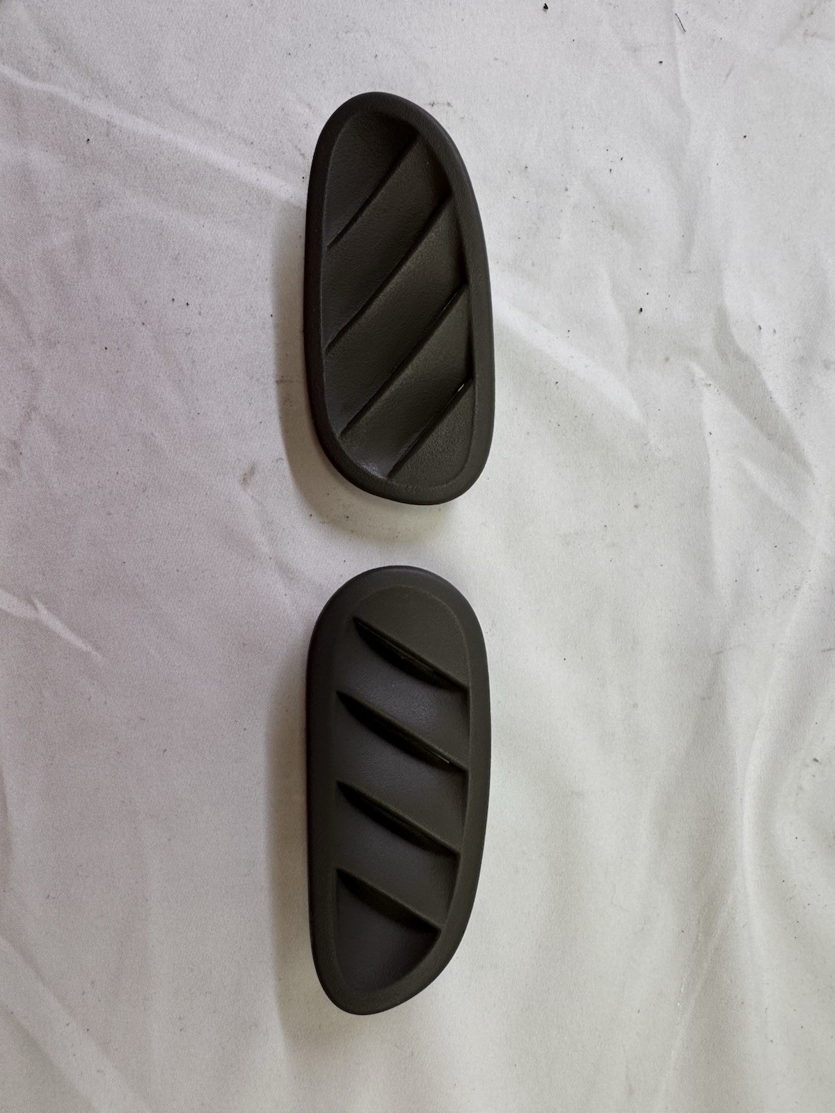 Set of (2) 1998-2011 Crown Victoria Grand Marquis Dash Air Vent Grille Set of (2) 1998-2011 Crown Victoria Grand Marquis Dash Air Vent Grille