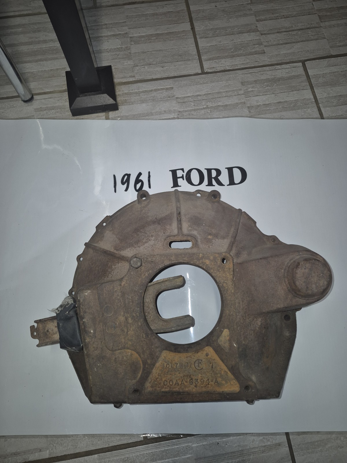 1960* FORD* BELLHOUSING* W/ *CLUTCH FORK* CAST IRON* NICE* C0AA-6394-A
