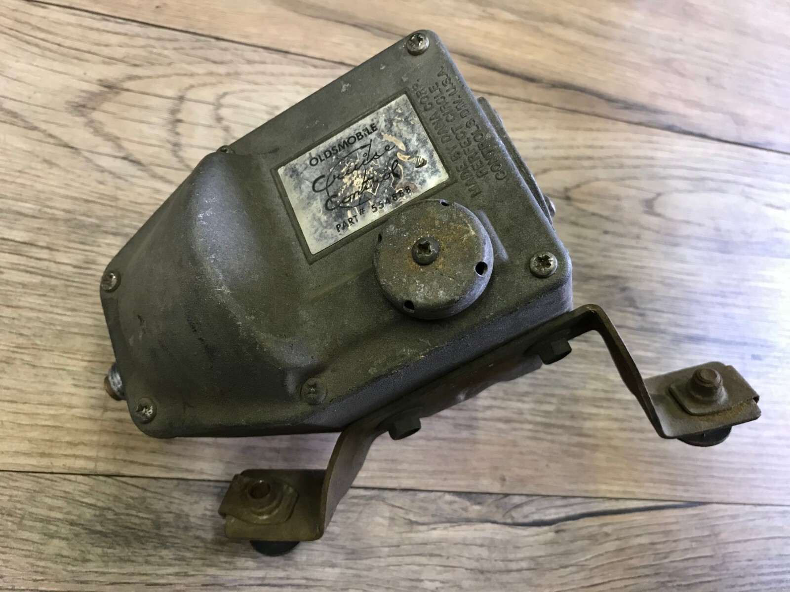 1969-75 OLDSMOBILE FACTORY CRUISE CONTROL REGULATOR USED 554888 C-G