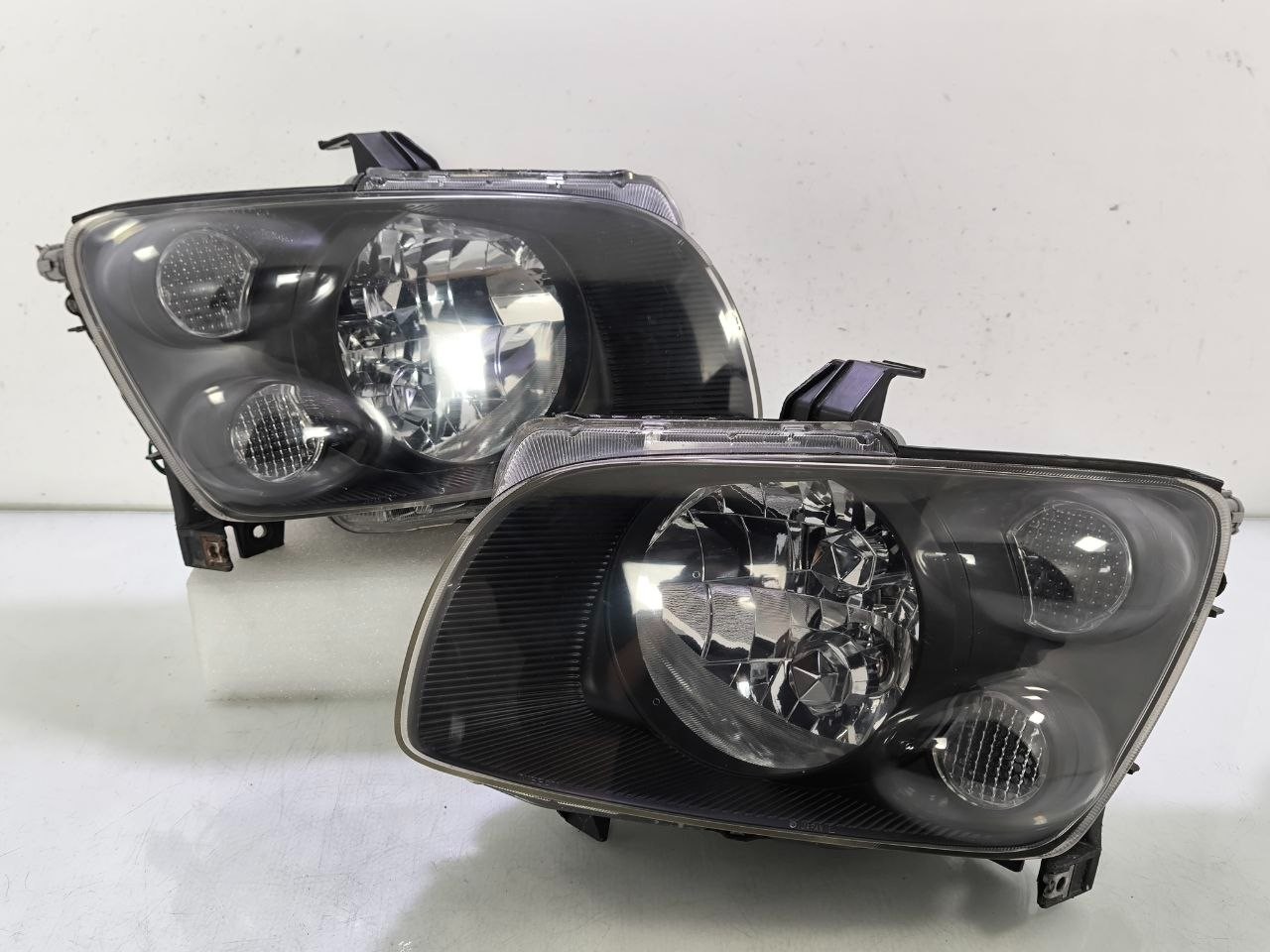 Nissan JDM Stagea M35 250RS 300RS XENON HID BLACK Front Head Lights Lamps 1pair