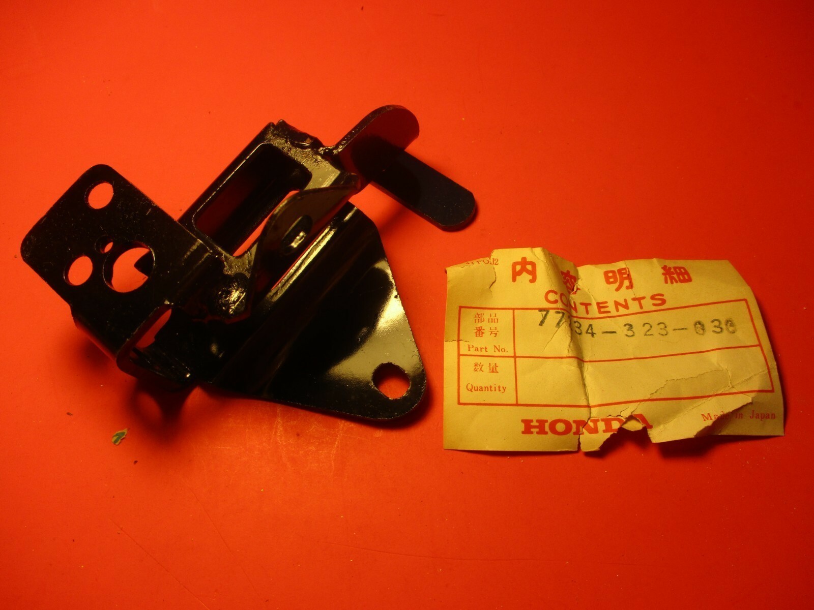 NOS NEW OEM ORIGINAL HONDA 1971 CB500 SEAT CATCH PLATE 77234-323-030