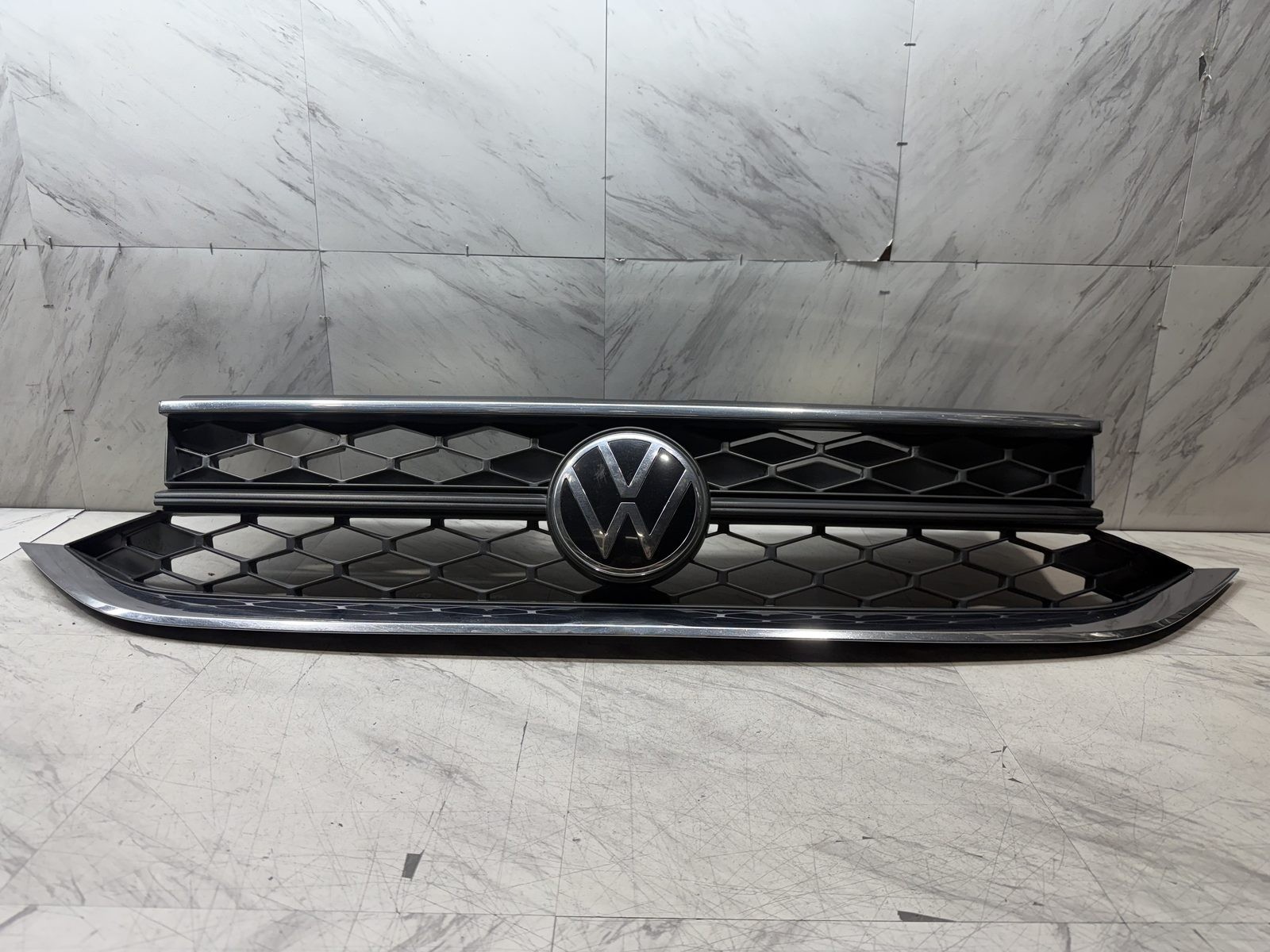 2022 2024 VOLKSWAGEN TAOS GRILLE ASSEMBLY OEM UPPER FRONT CENTER 2GJ 853 651 M