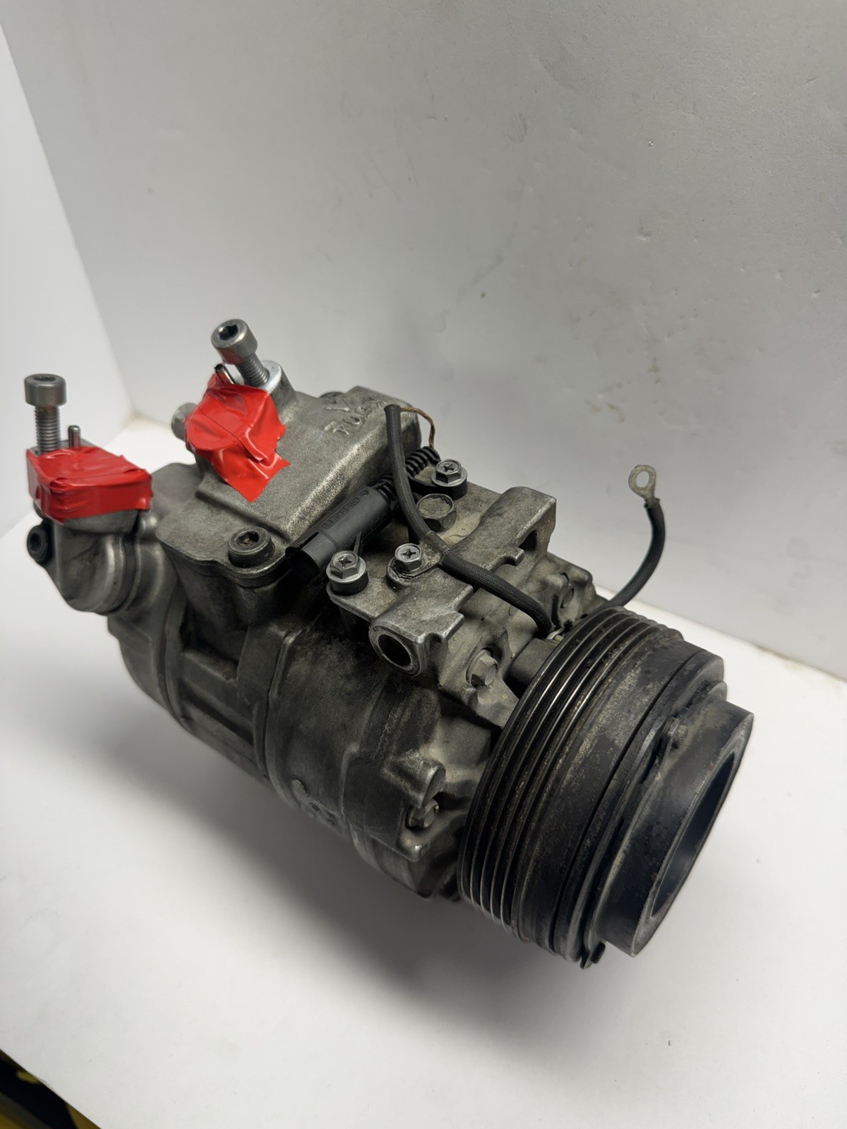 OEM AC A/C Compressor 1998 1999 2000 2001 BMW E39 540i 740i 64526910460 OEM AC A/C Compressor 1998 1999 2000 2001 BMW E39 540i 740i 64526910460